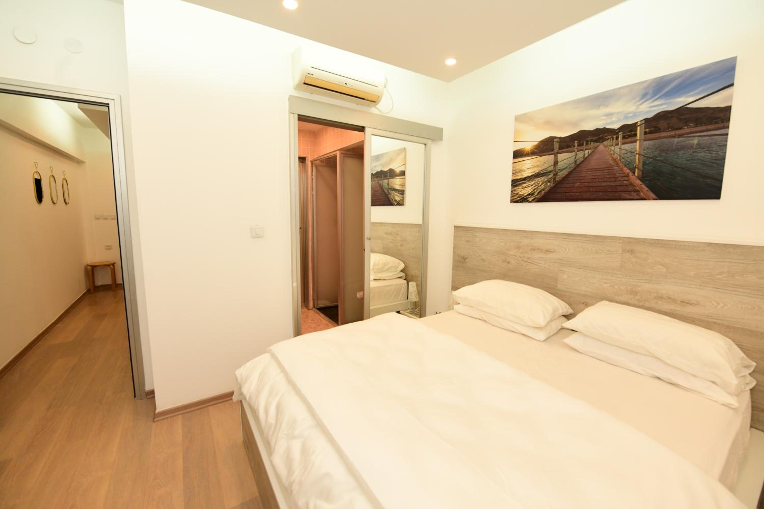 One-Bedroom Apartment - Photo 6