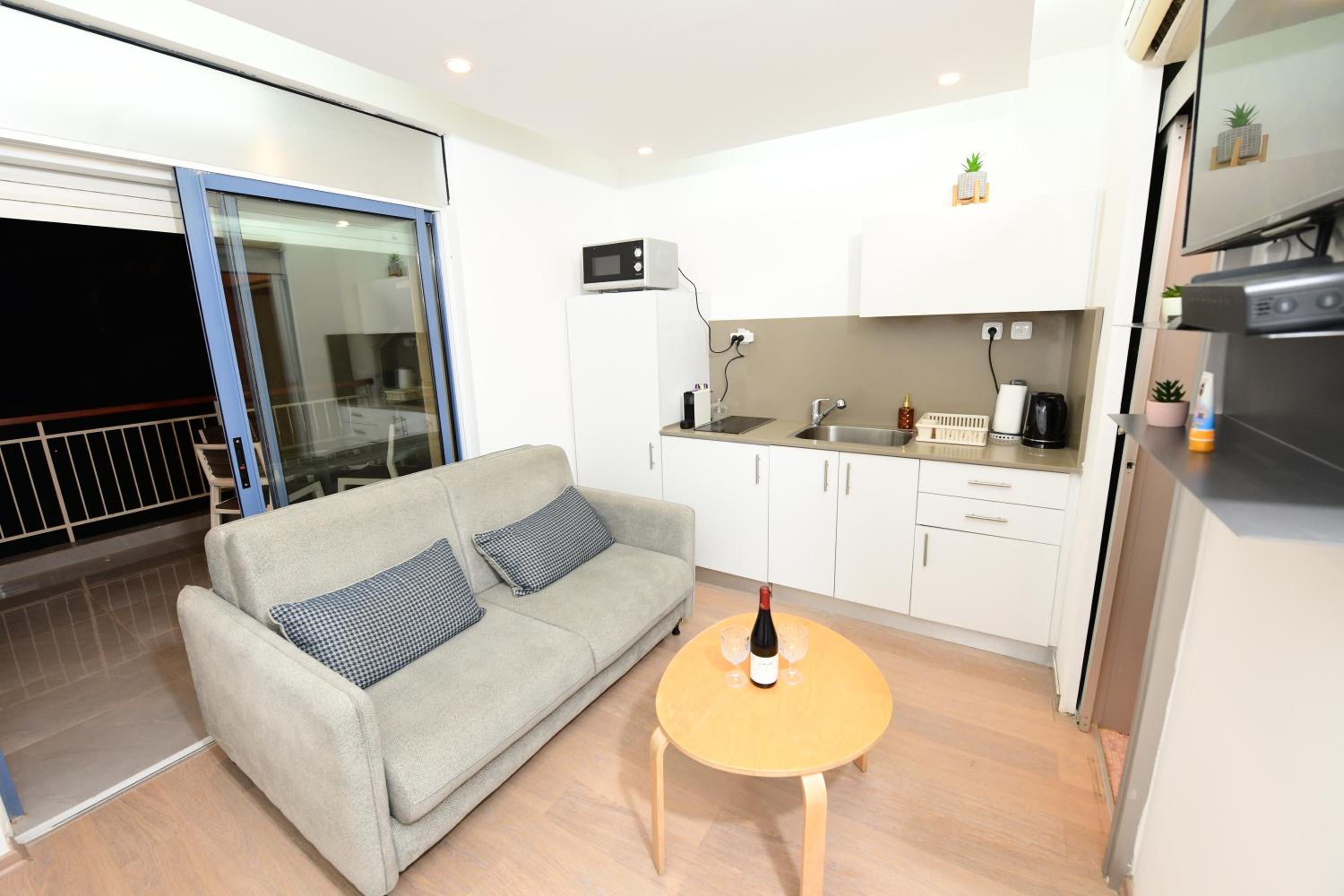 One-Bedroom Apartment - Photo 7