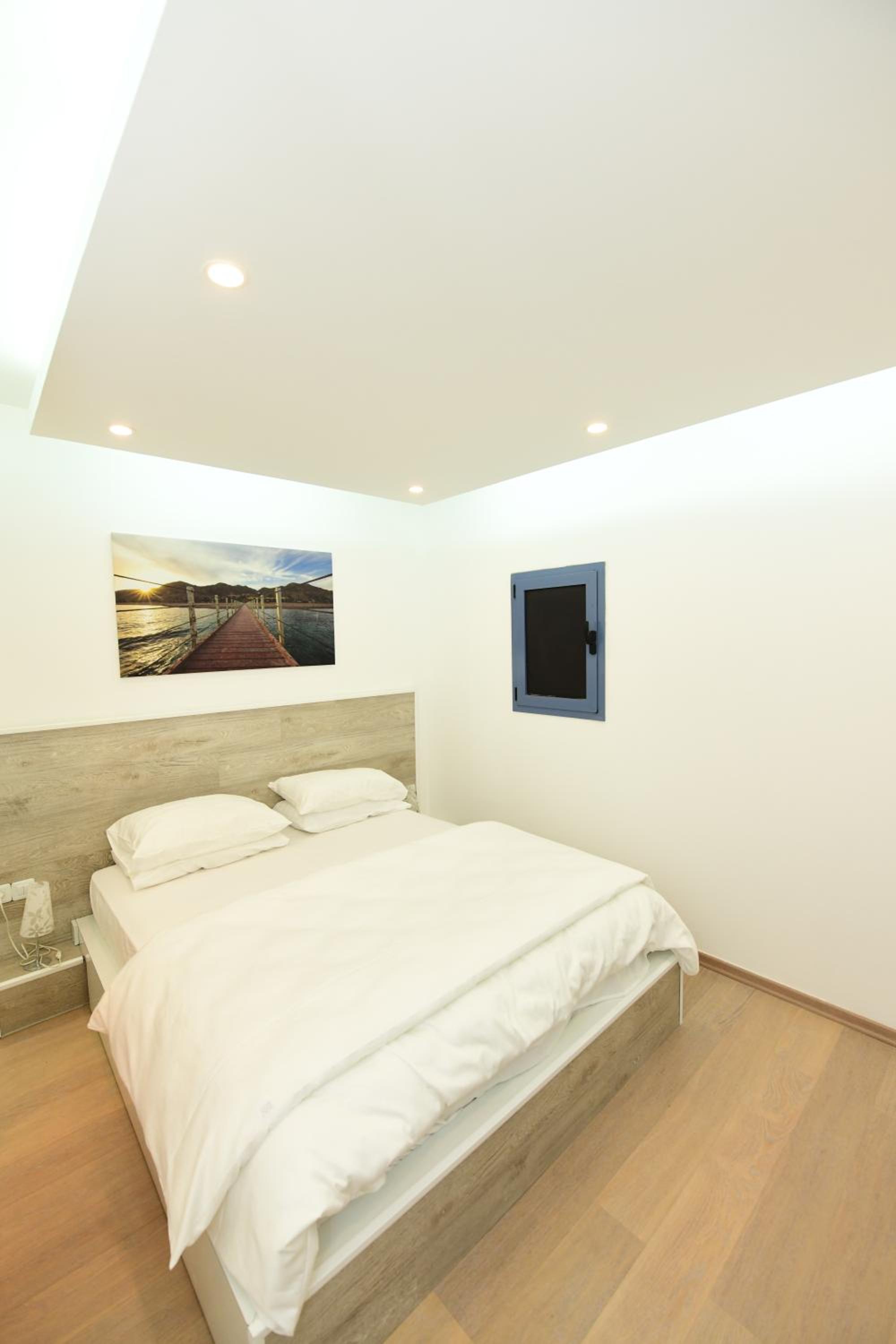 One-Bedroom Apartment - Photo 8