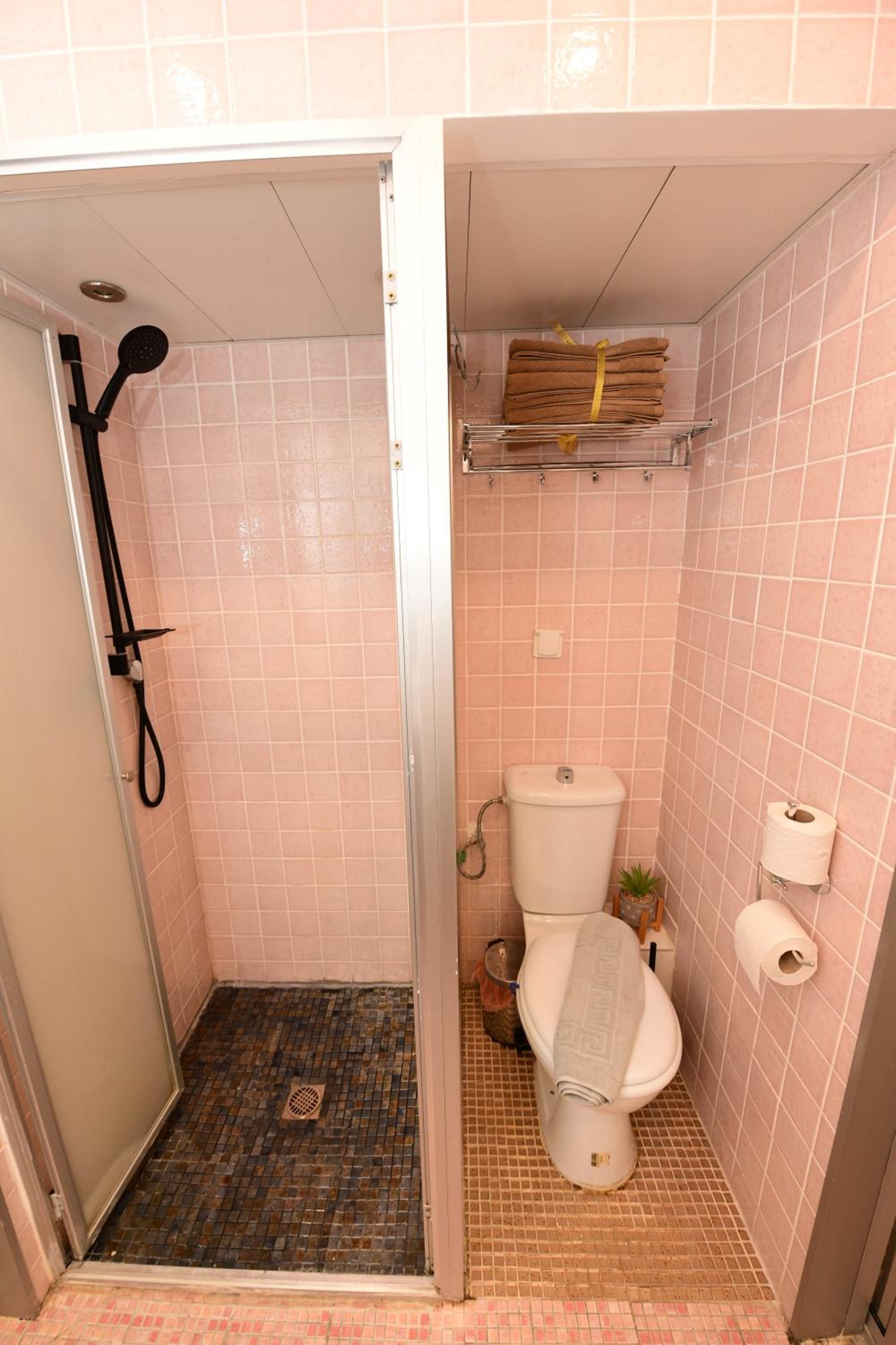 One-Bedroom Apartment - Photo 14