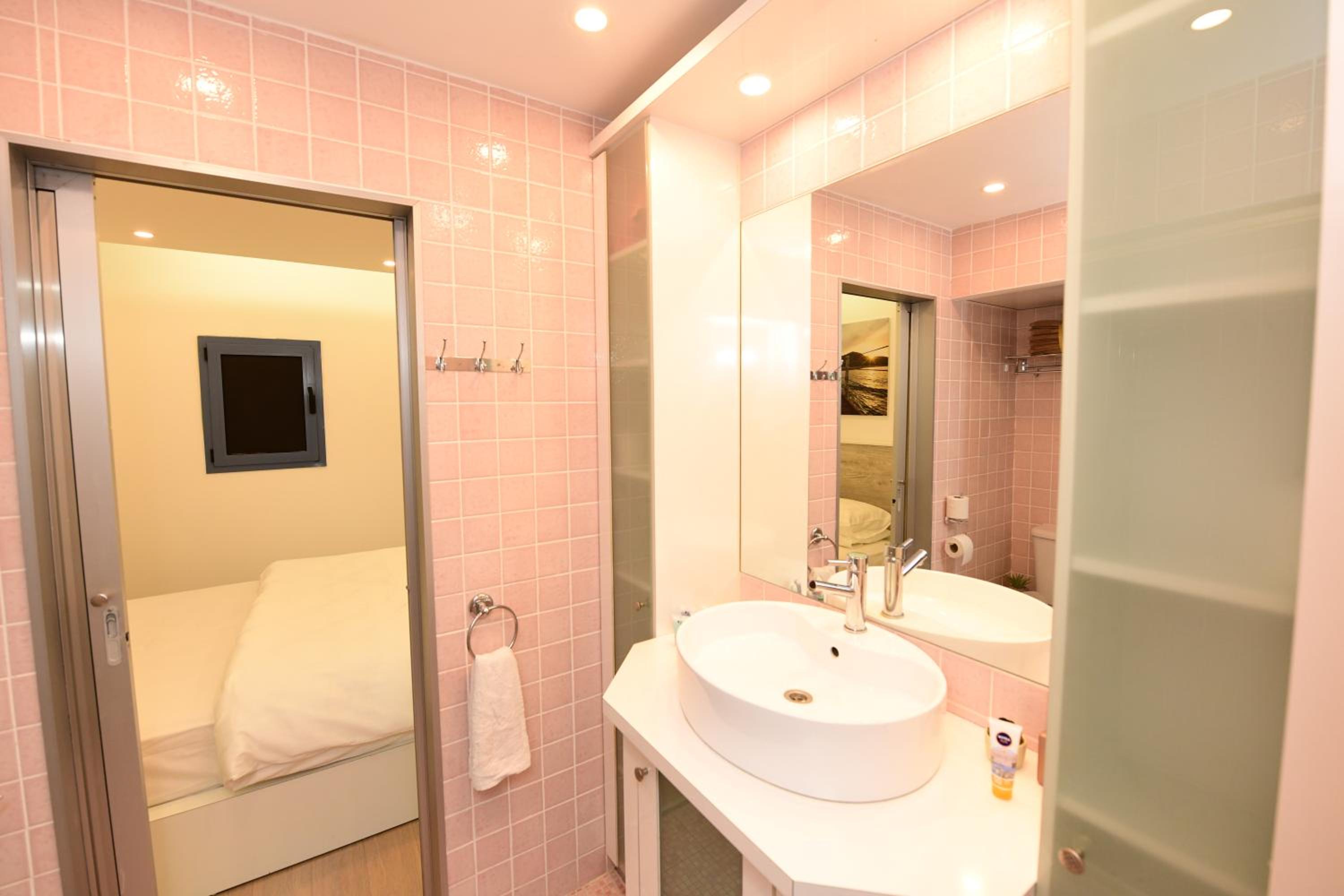 One-Bedroom Apartment - Photo 15
