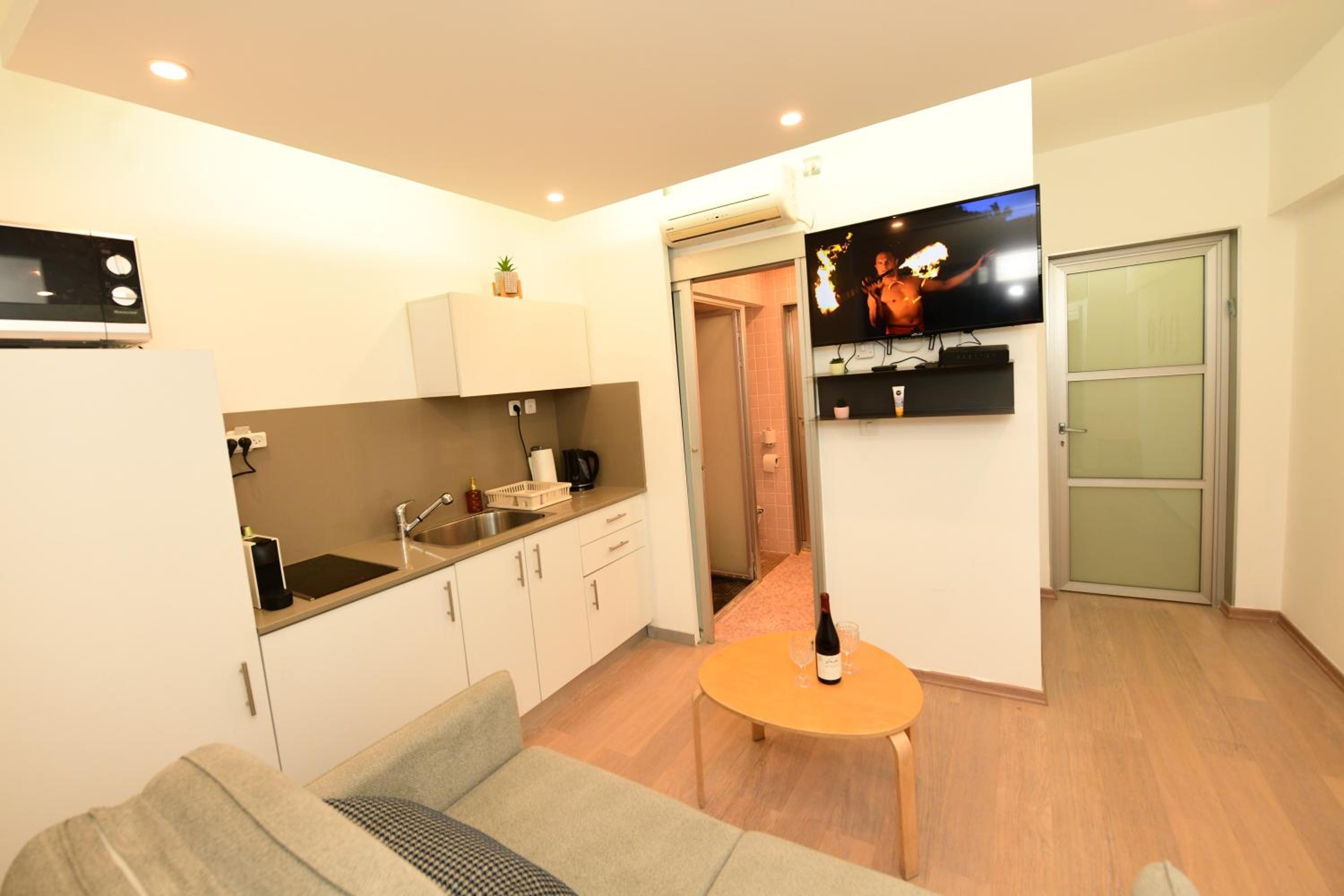One-Bedroom Apartment - Photo 20