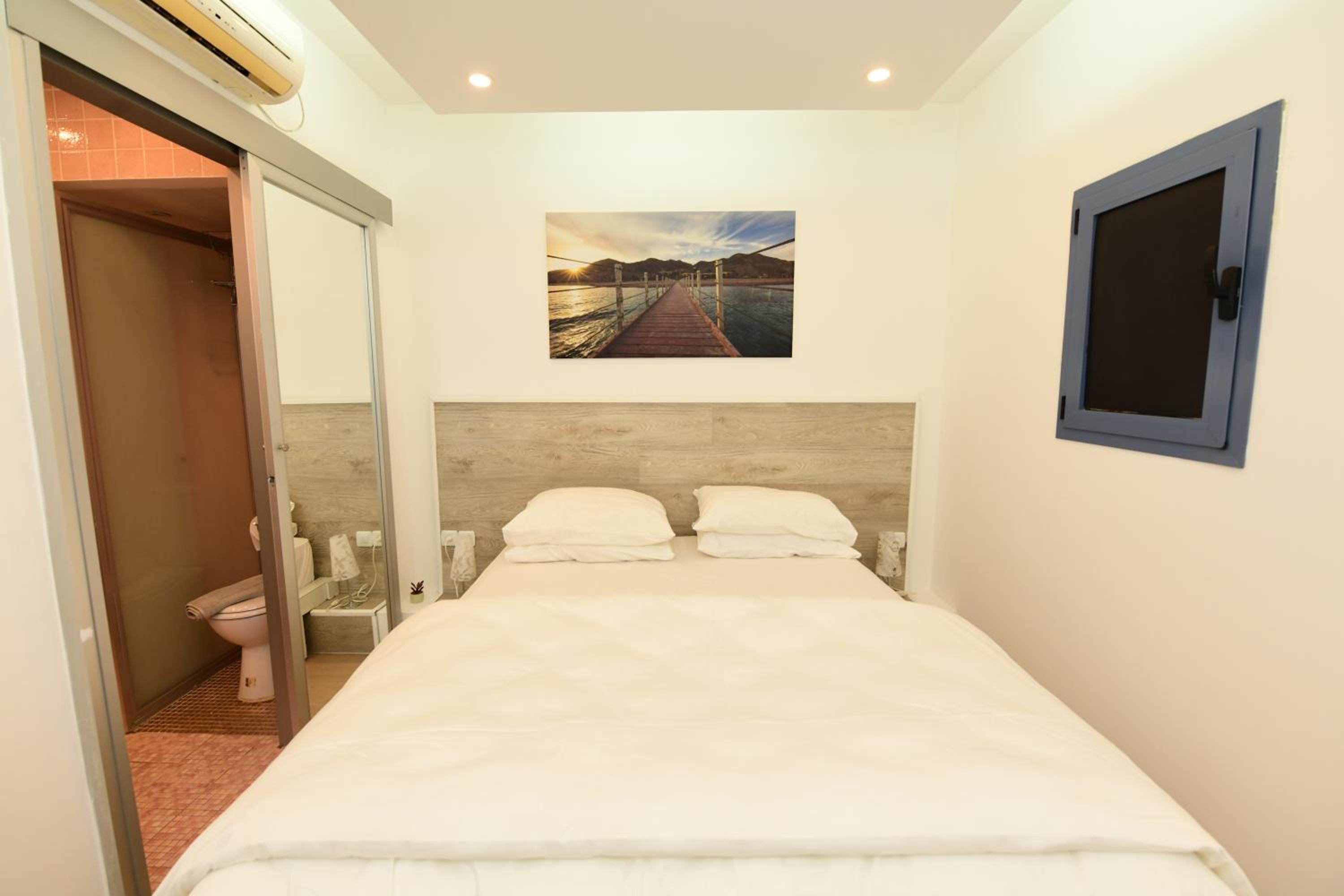 One-Bedroom Apartment - Photo 23