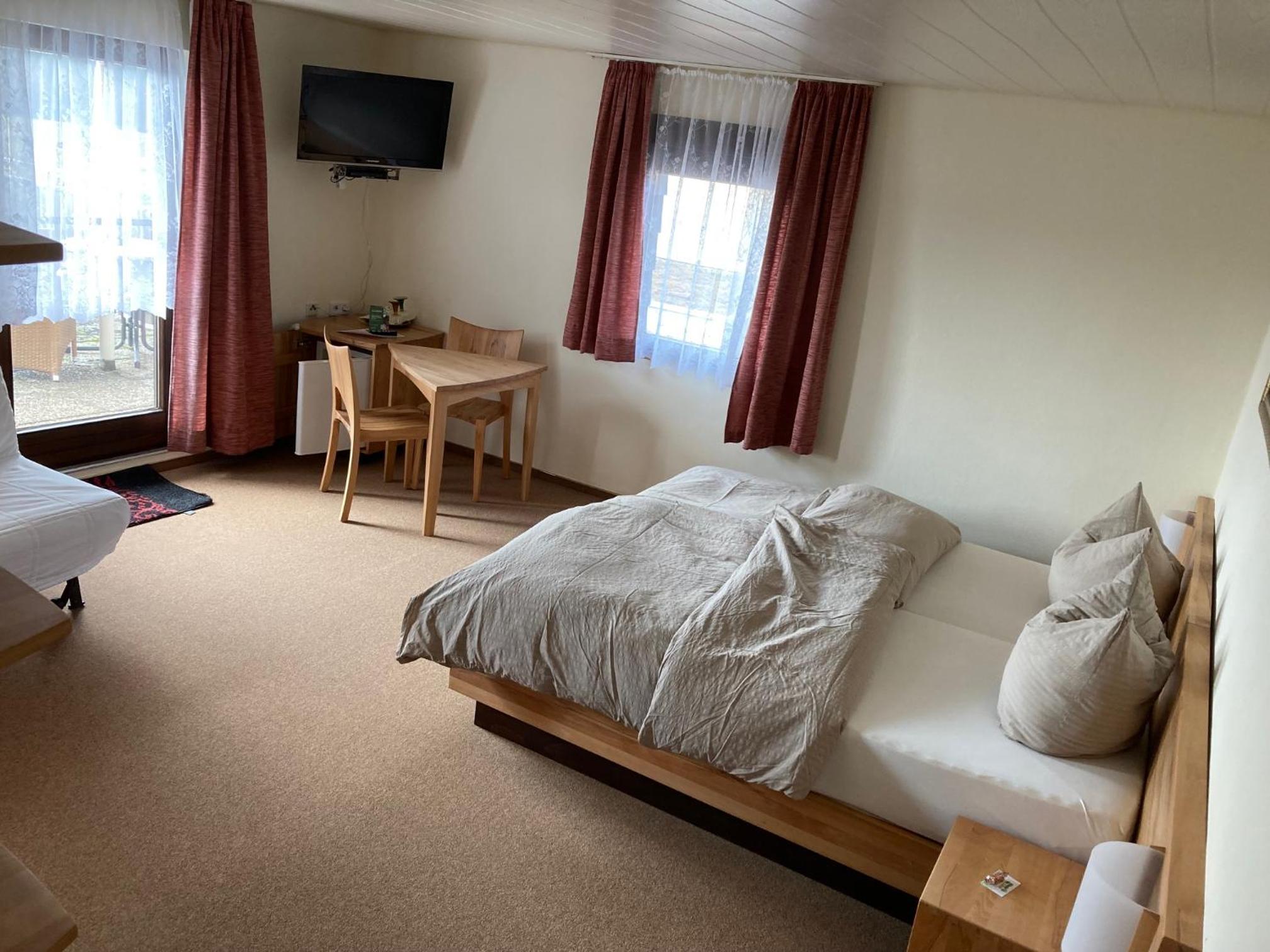 Double or Twin Room with Shower - Photo 2