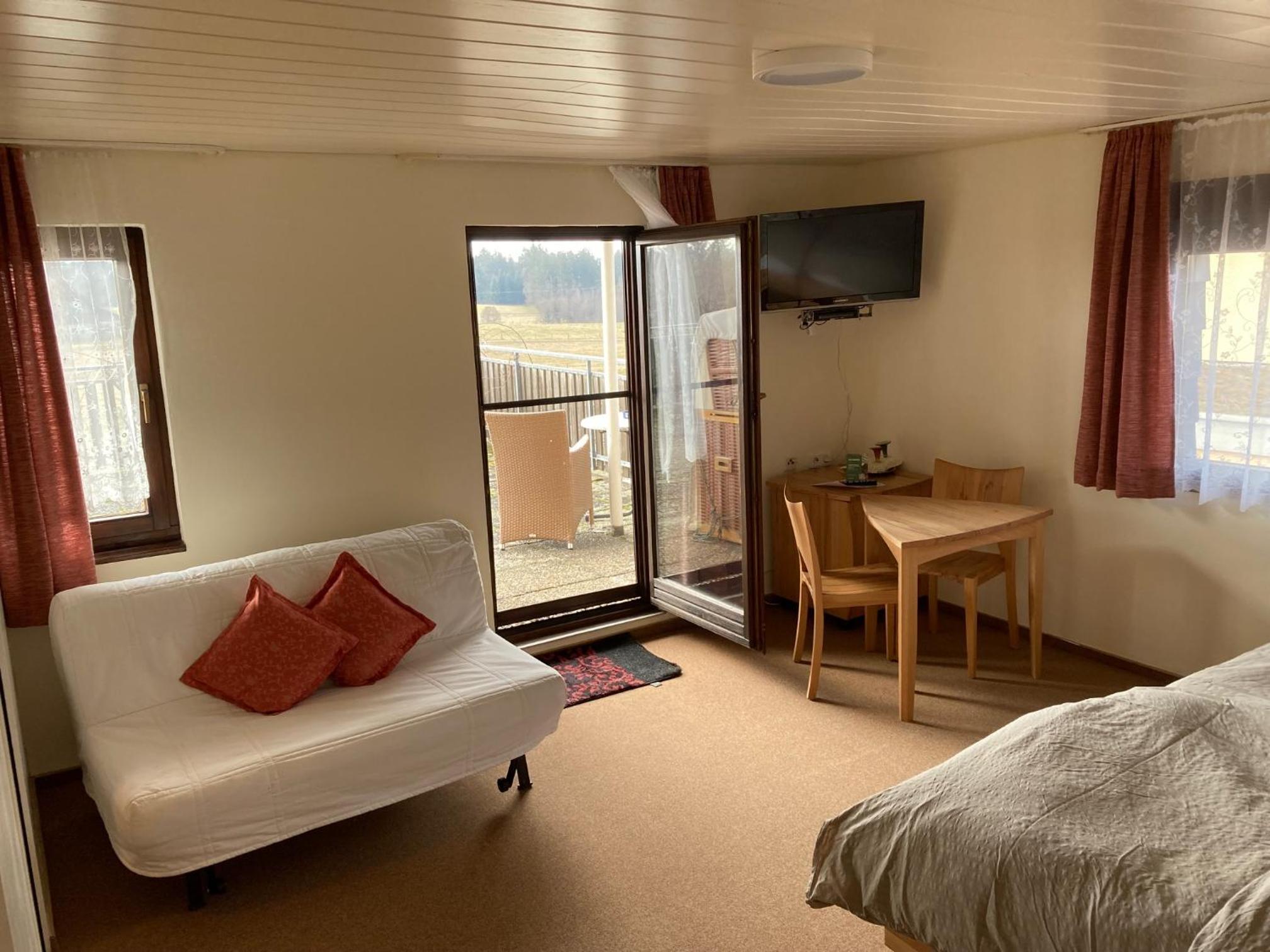 Double or Twin Room with Shower - Photo 3