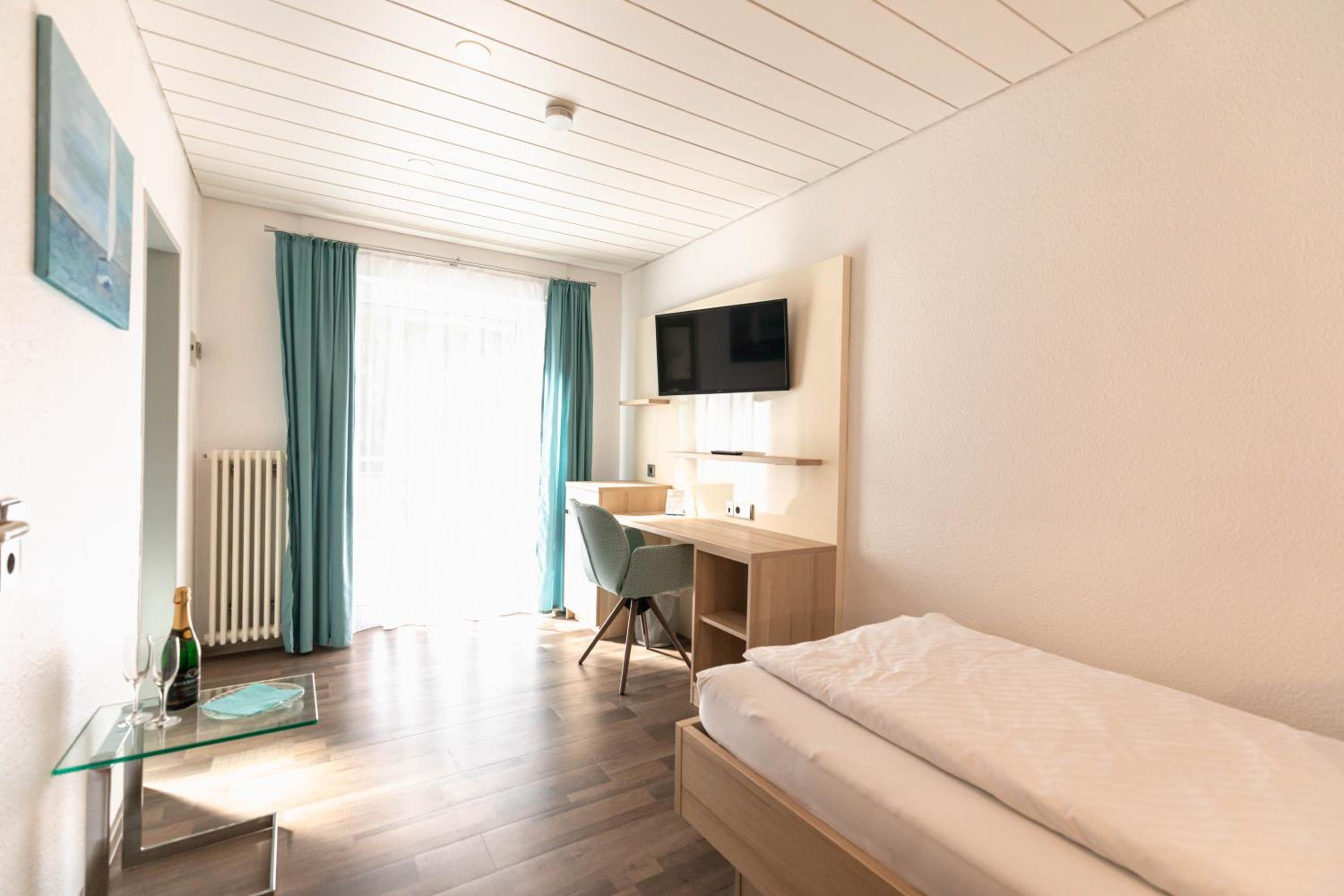 Single Room with Balcony photo 2
