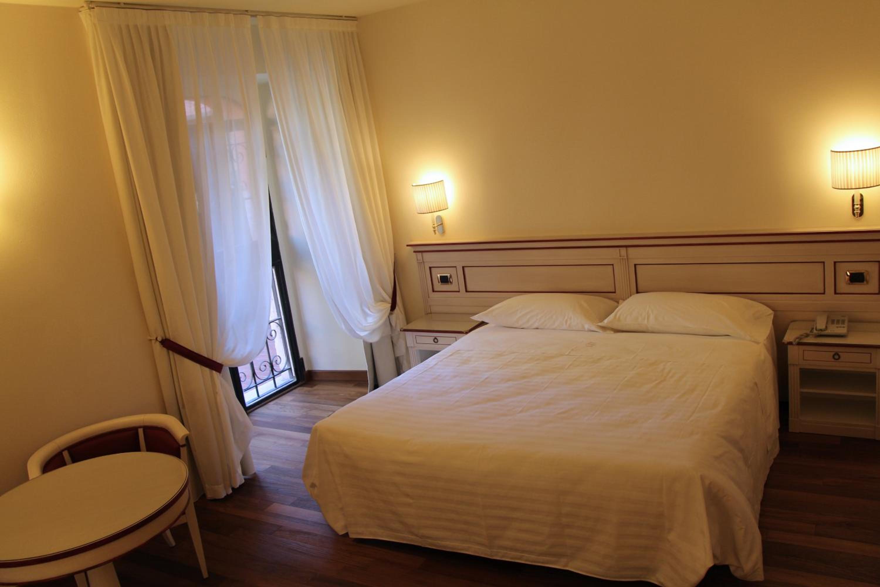 Deluxe Double or Twin Room - Photo 4