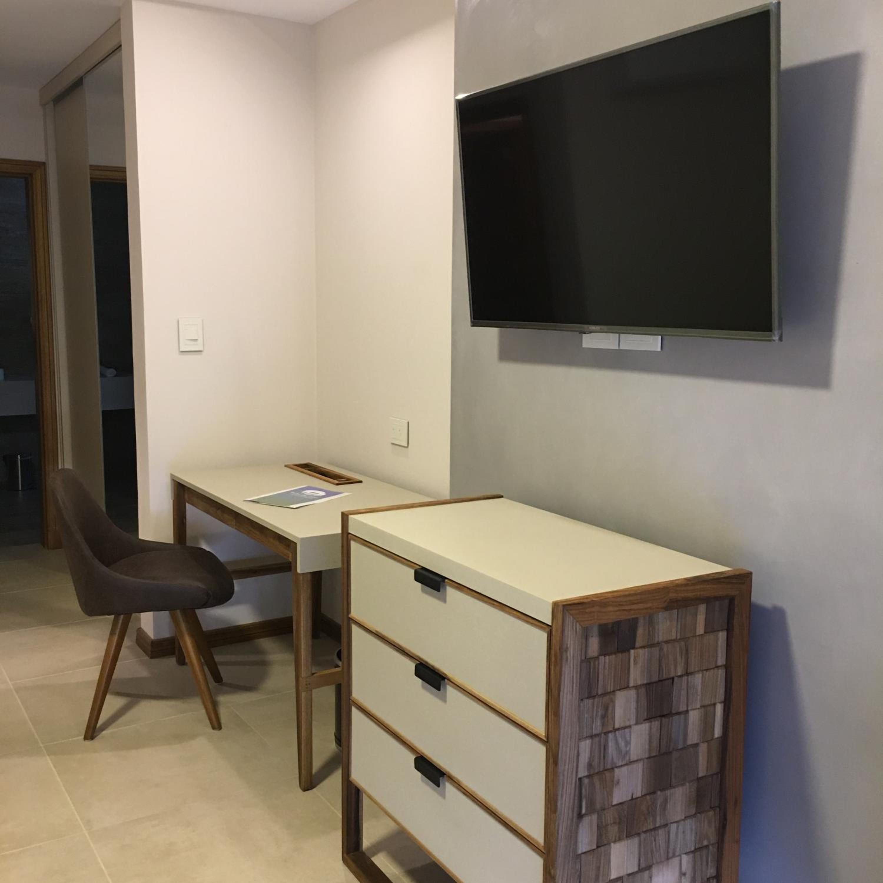 Deluxe Junior Suite photo 2