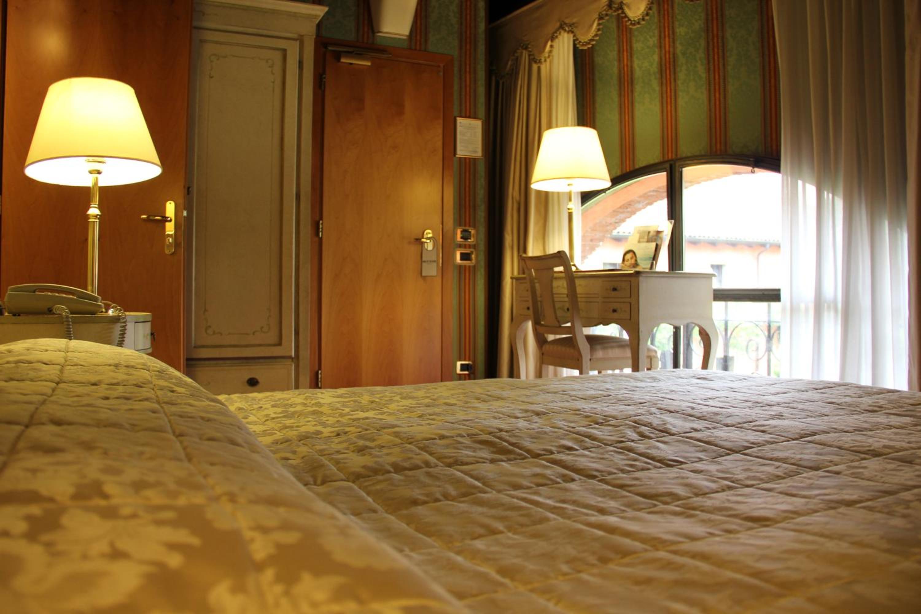 Classic  Double or Twin Room - Photo 7