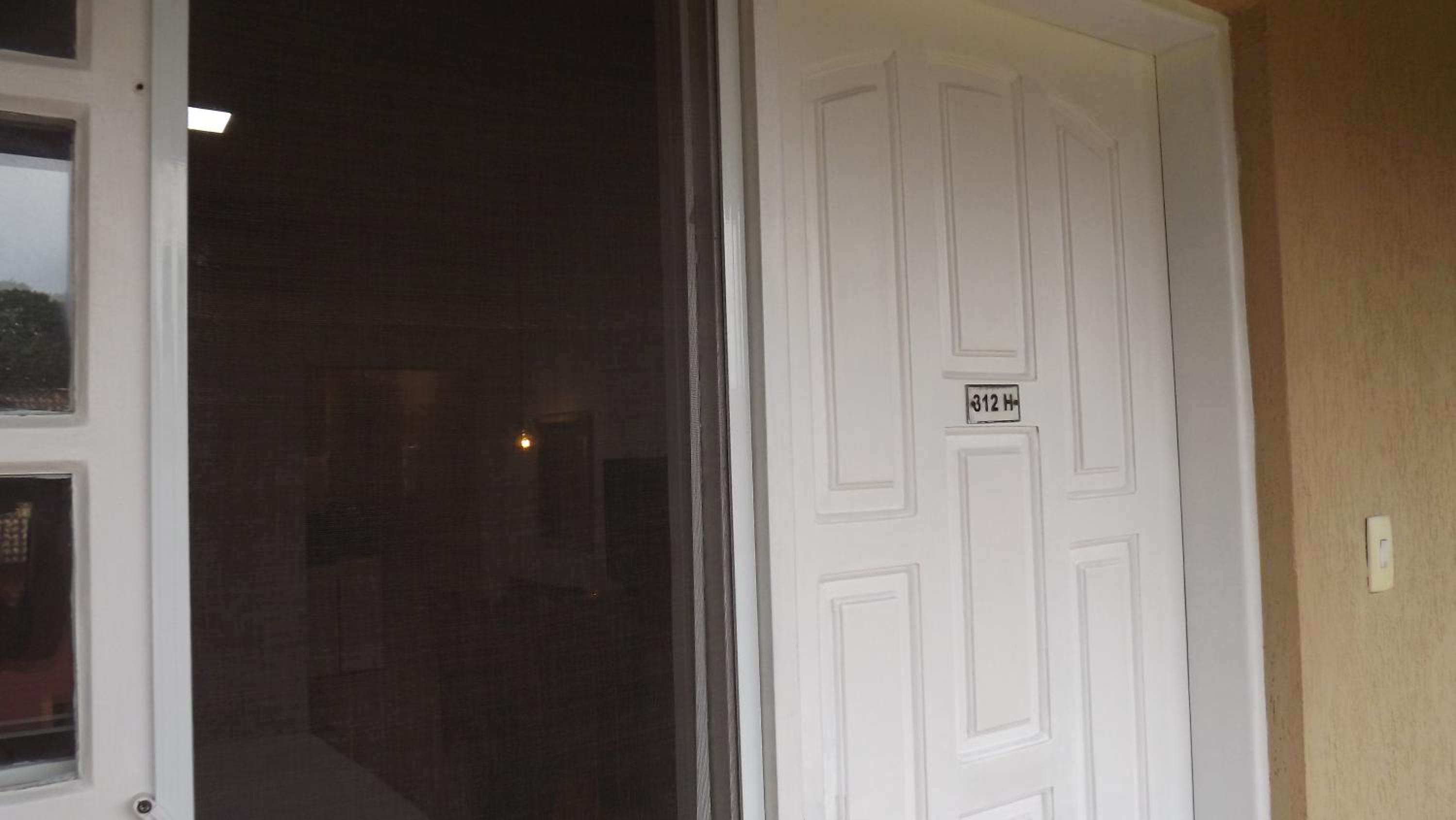 Studio Apartment - Photo 18