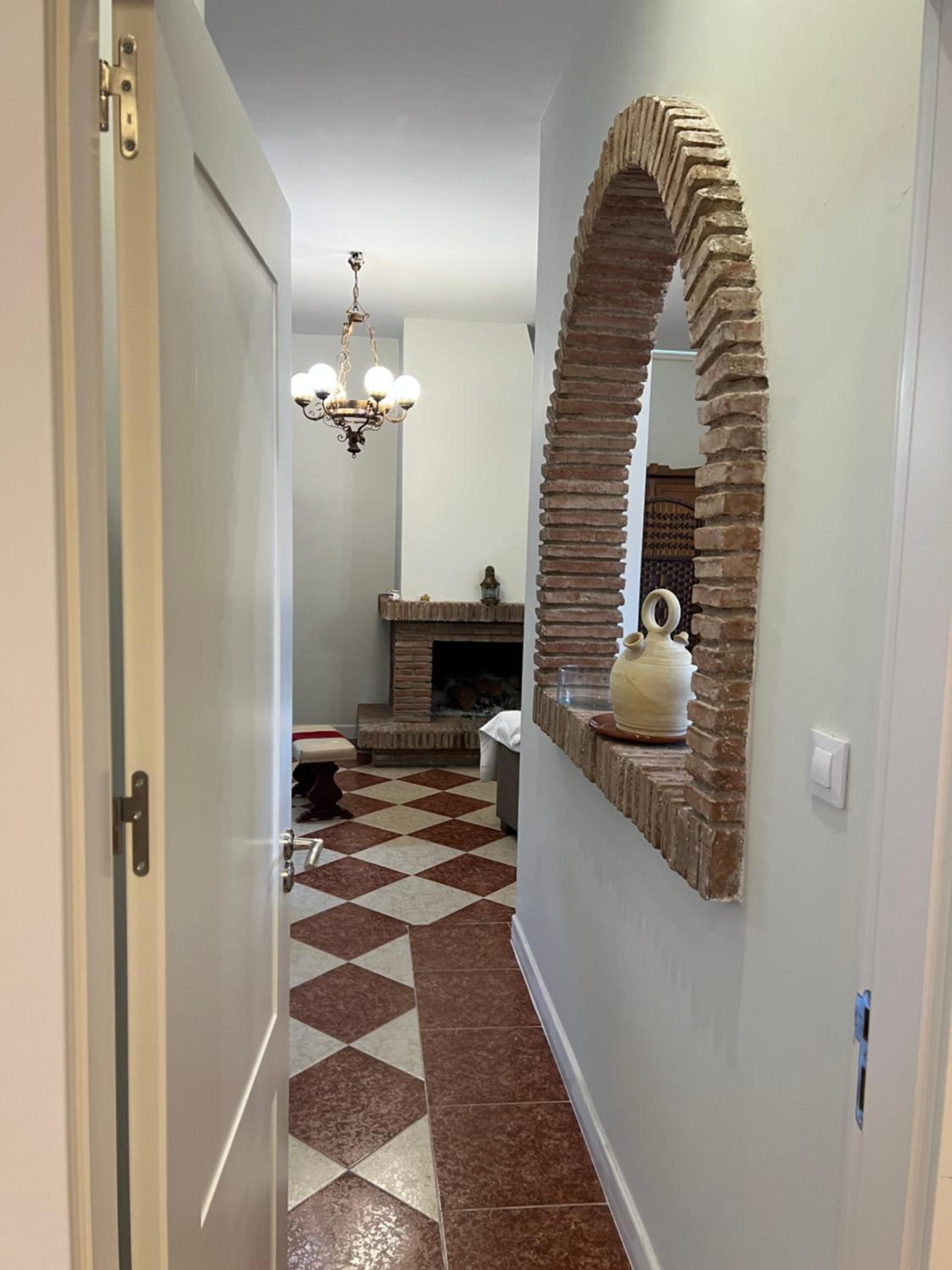 One-Bedroom Apartment - Photo 19