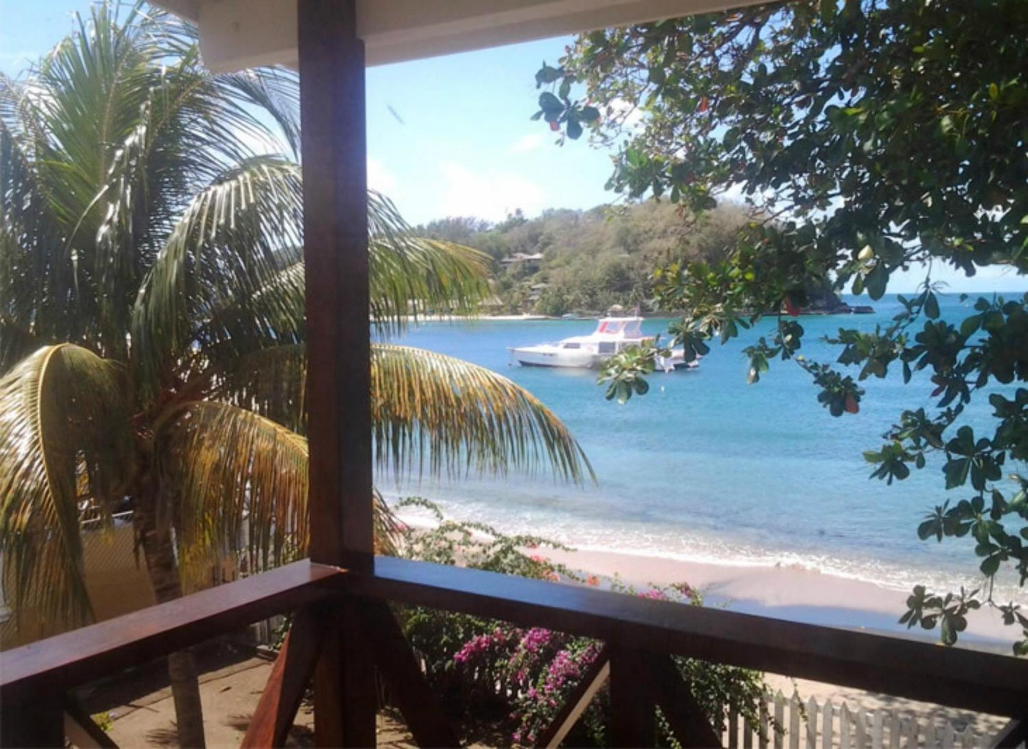 Double Room Oceanfront photo 2