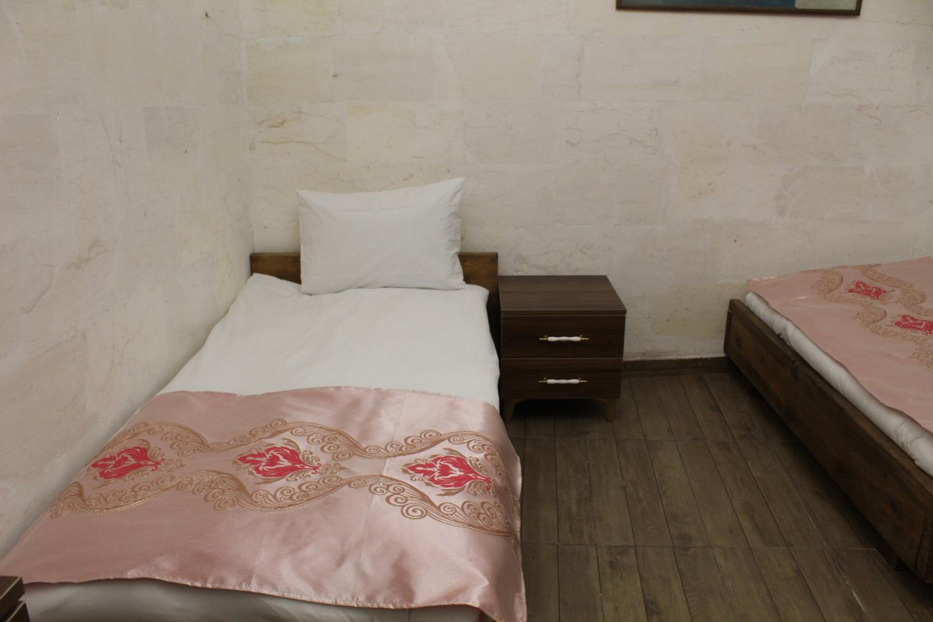 Deluxe Triple Room - Photo 5