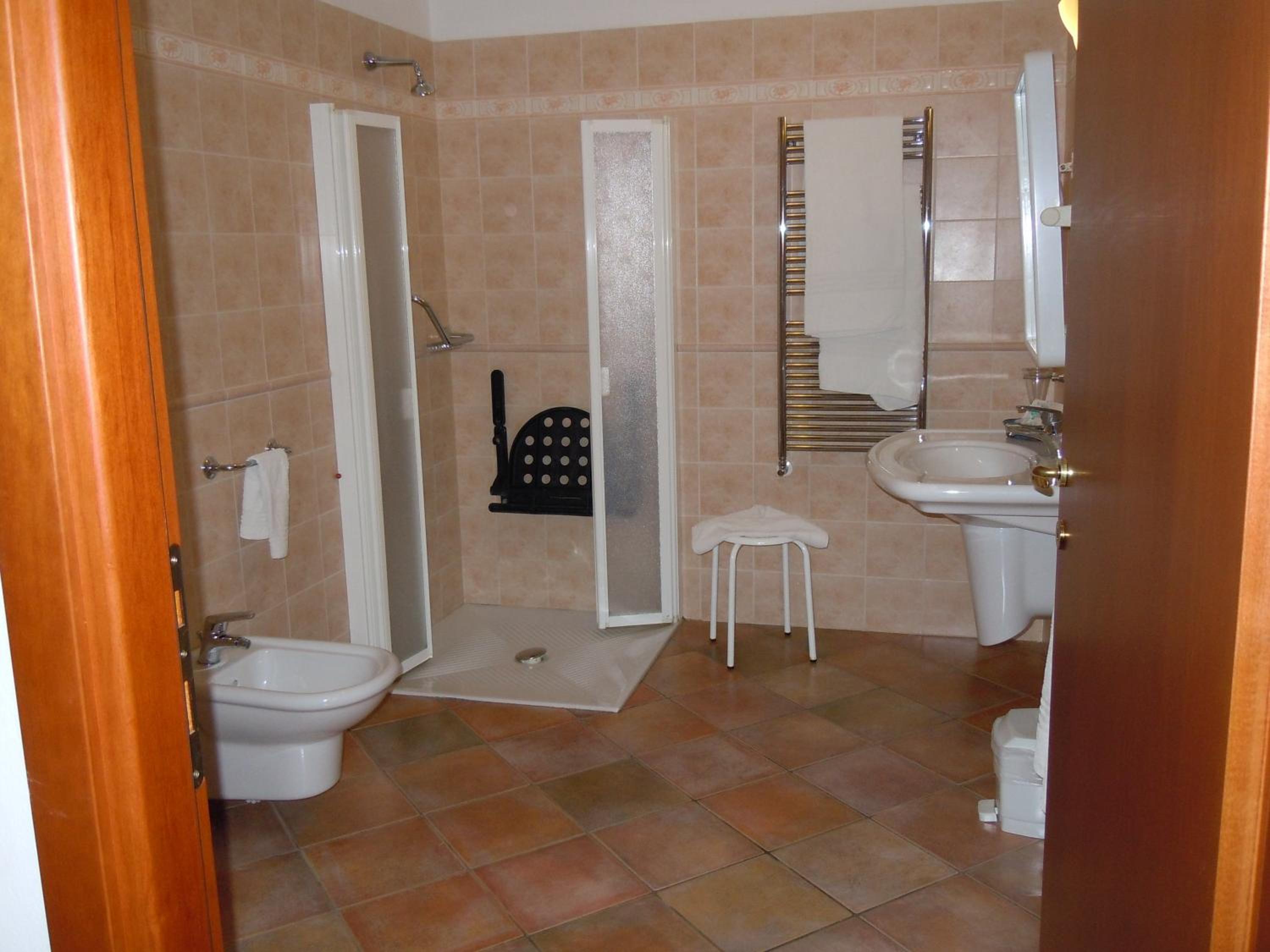 Double or Twin Room photo 3