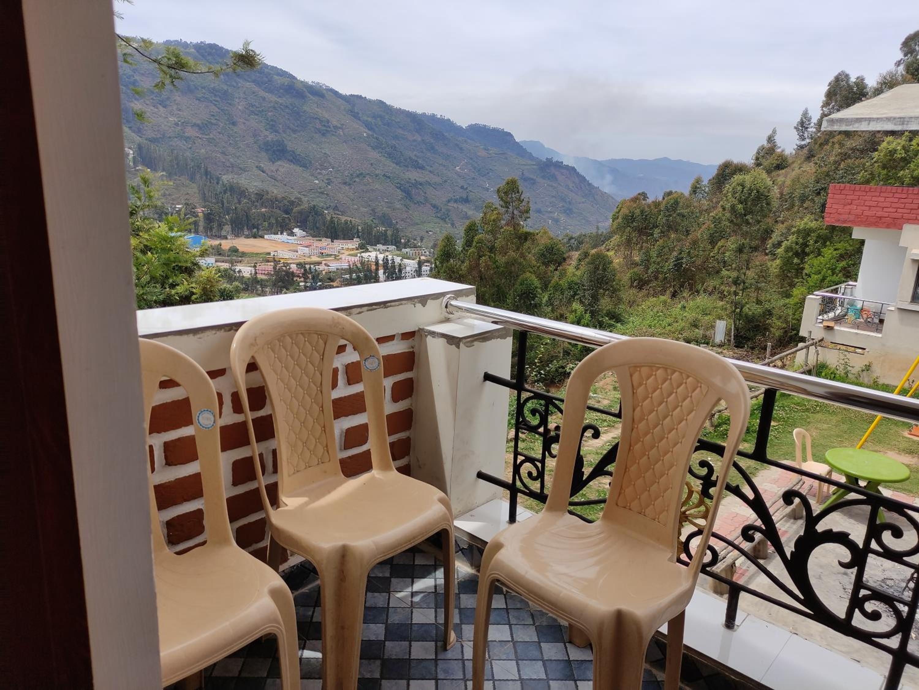Quadruple Room with Mountain View photo 2
