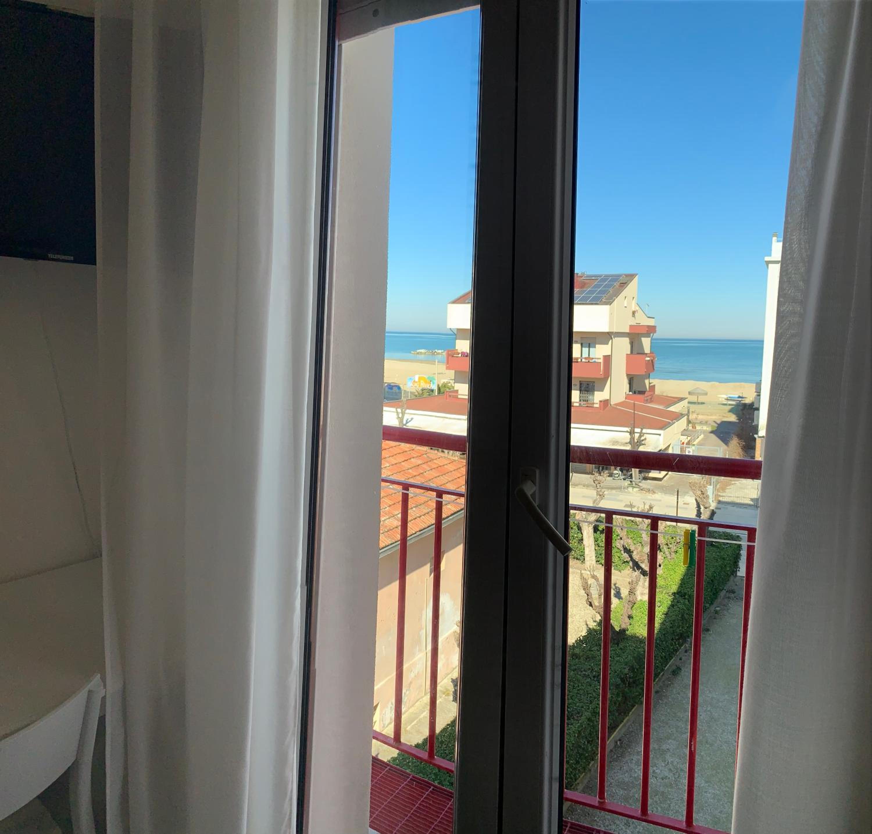 Double or Twin Room with Balcony - Photo 12