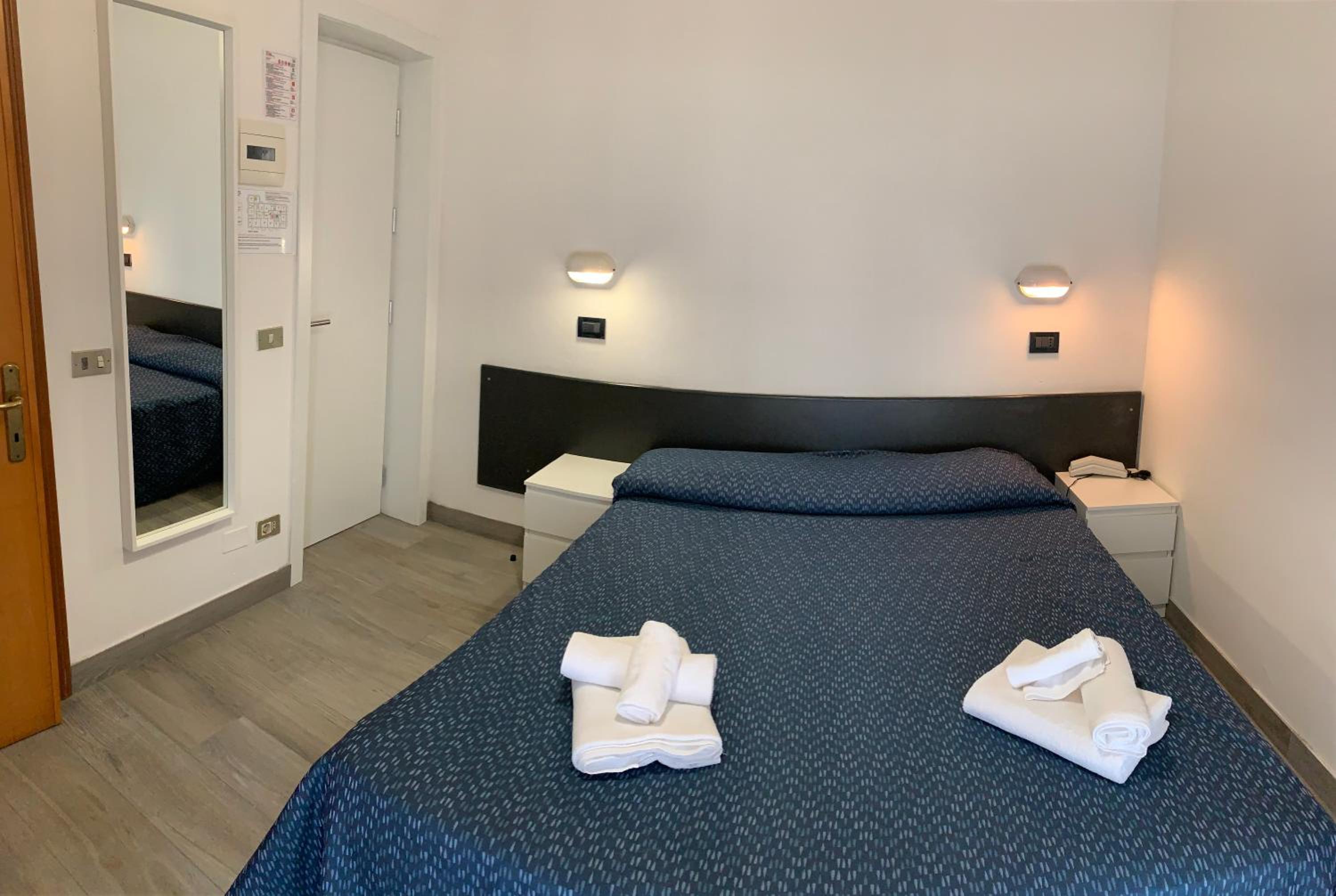 Double or Twin Room with Balcony - Photo 14