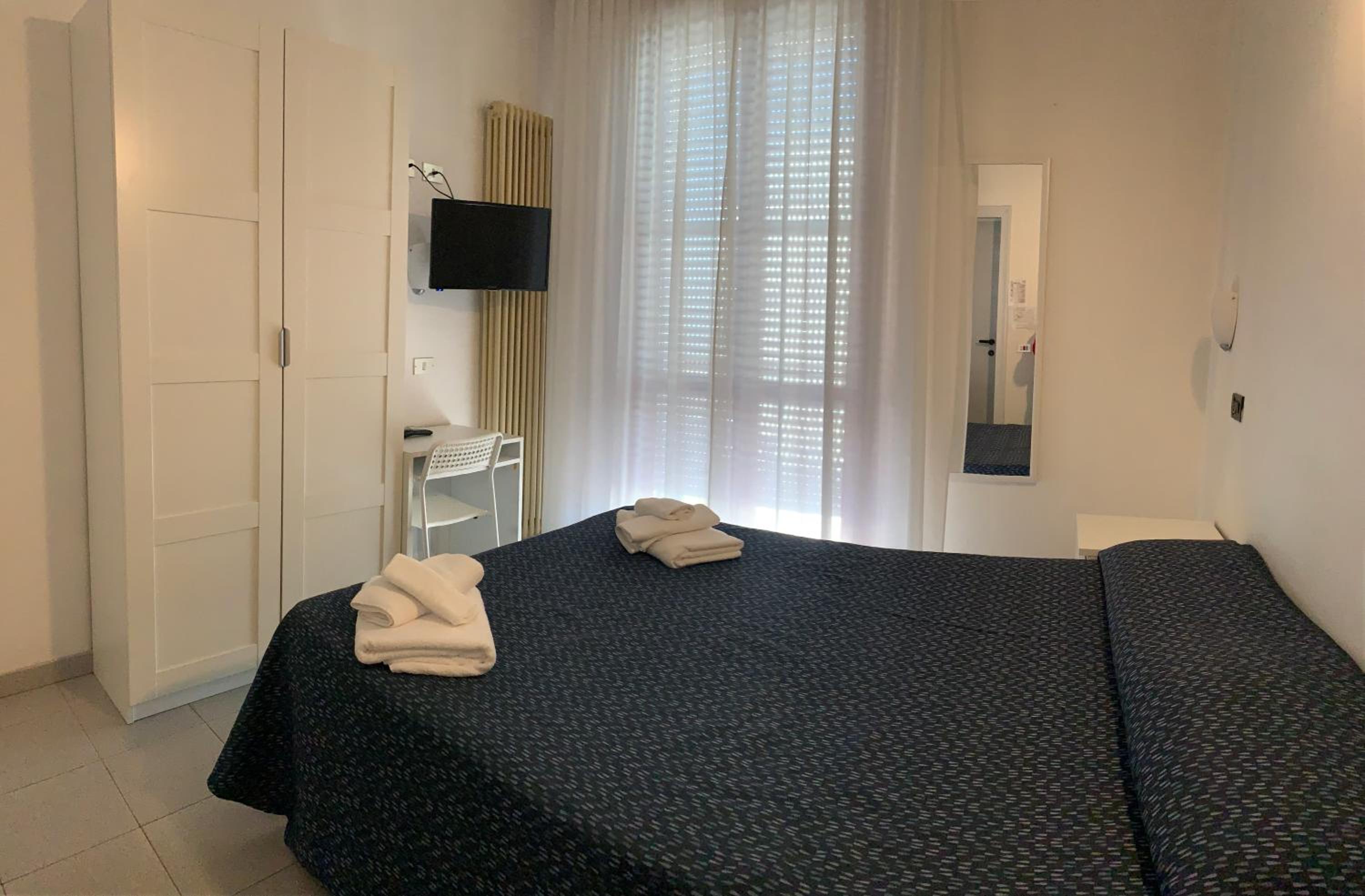 Double or Twin Room with Balcony - Photo 18