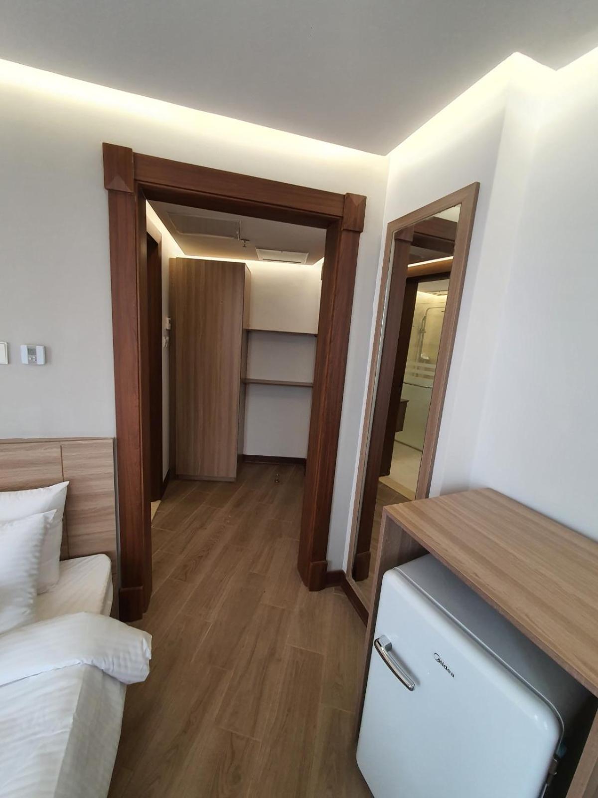 Deluxe Double Room with Sea View - Photo 7