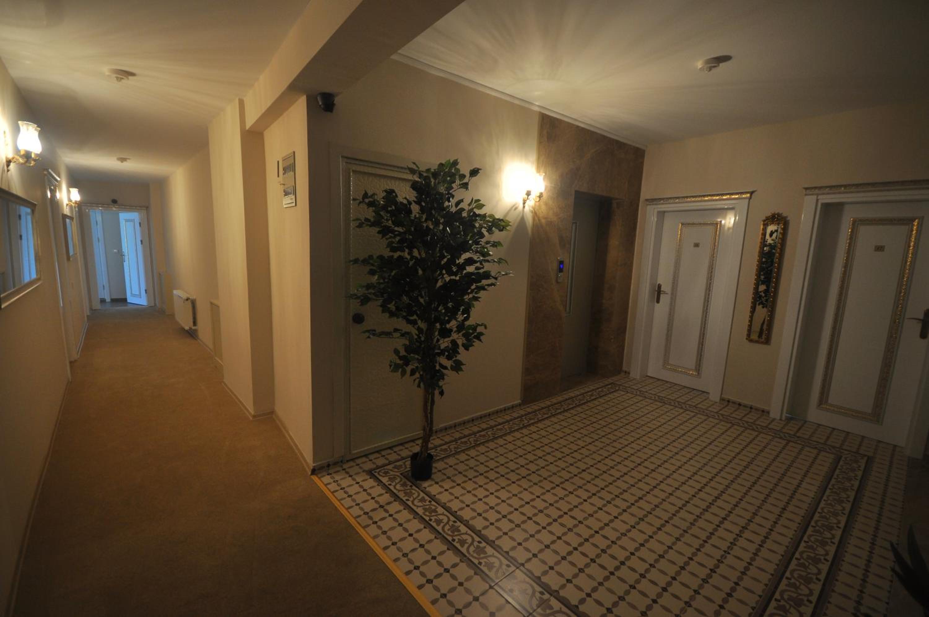 Deluxe Room - Photo 9