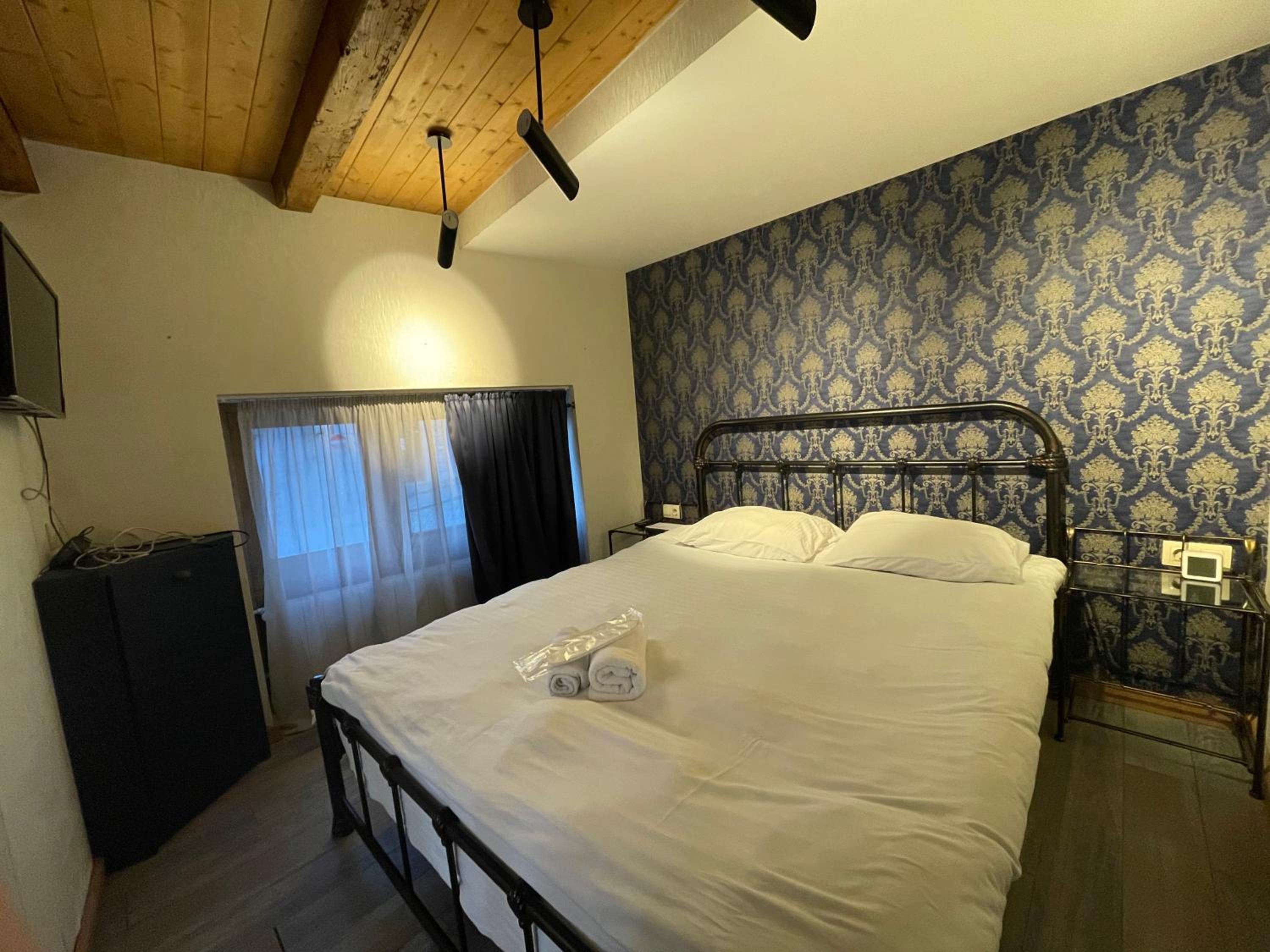 Double Room - Photo 5