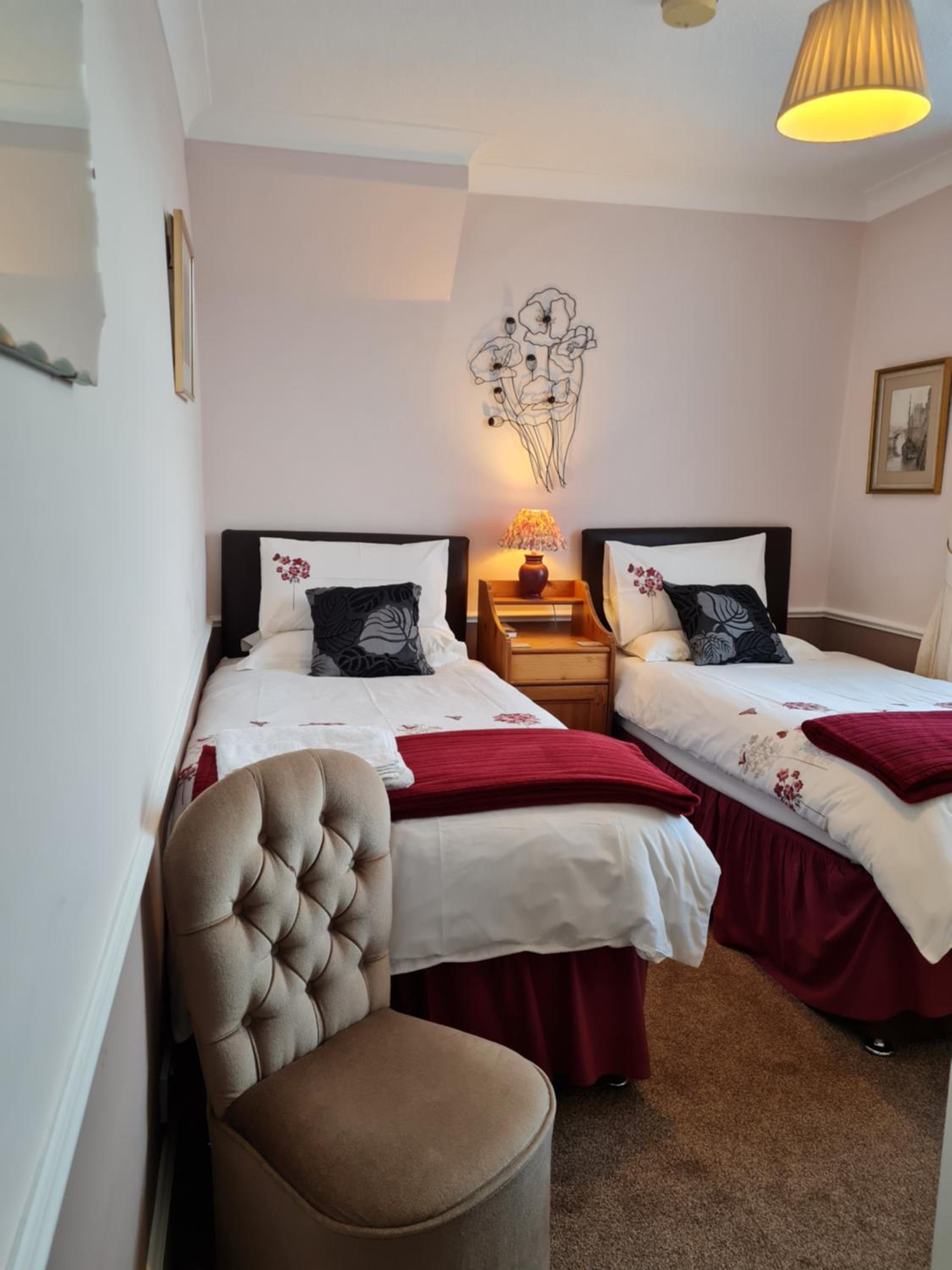 Twin Room with Private Bathroom photo 2