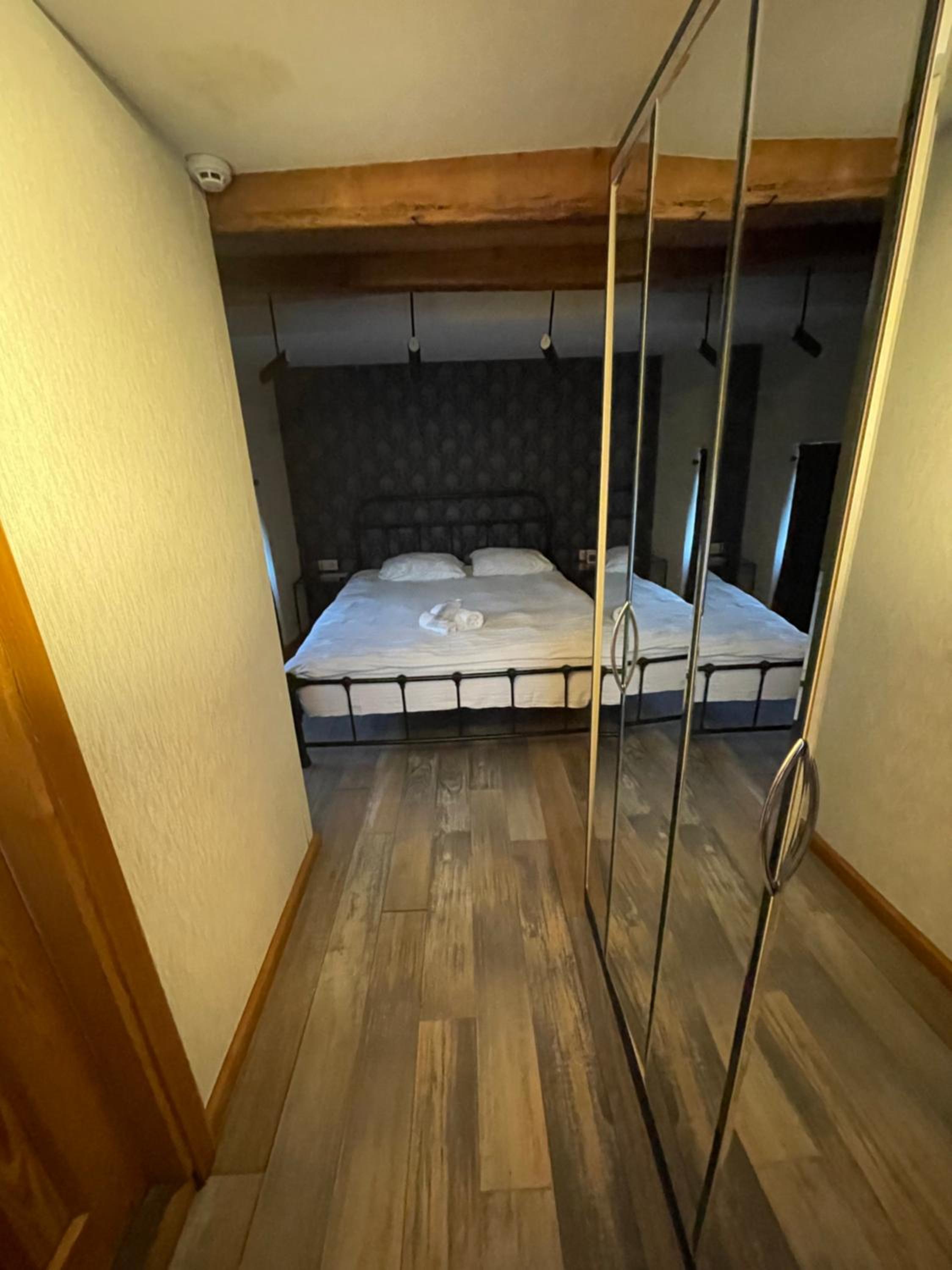 Double Room - Photo 8