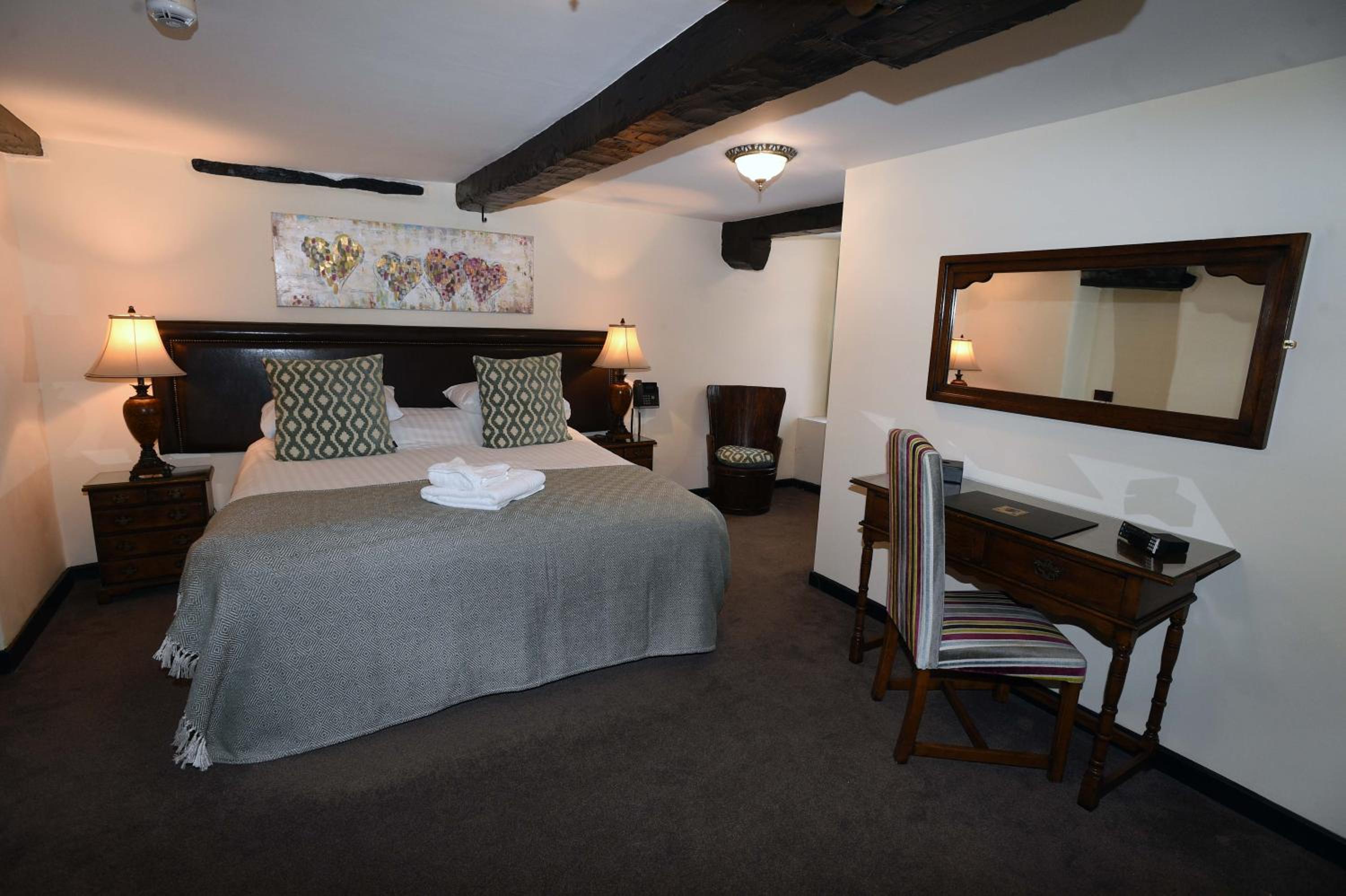 Black Boy Executive Room Queen - Photo 1