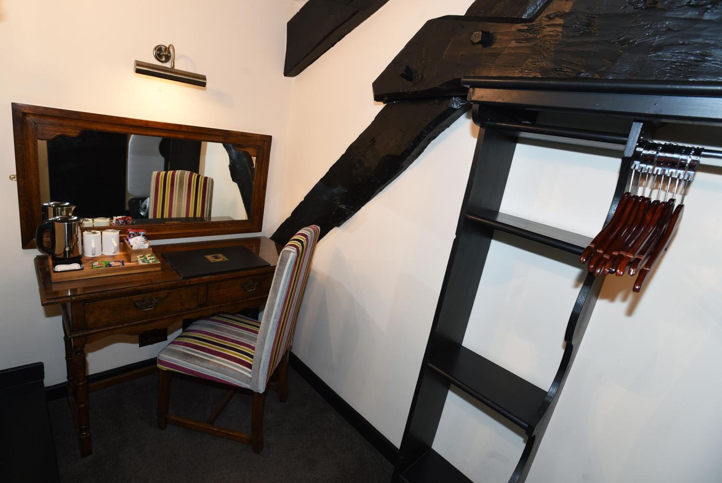 Black Boy Executive Room Queen - Photo 2
