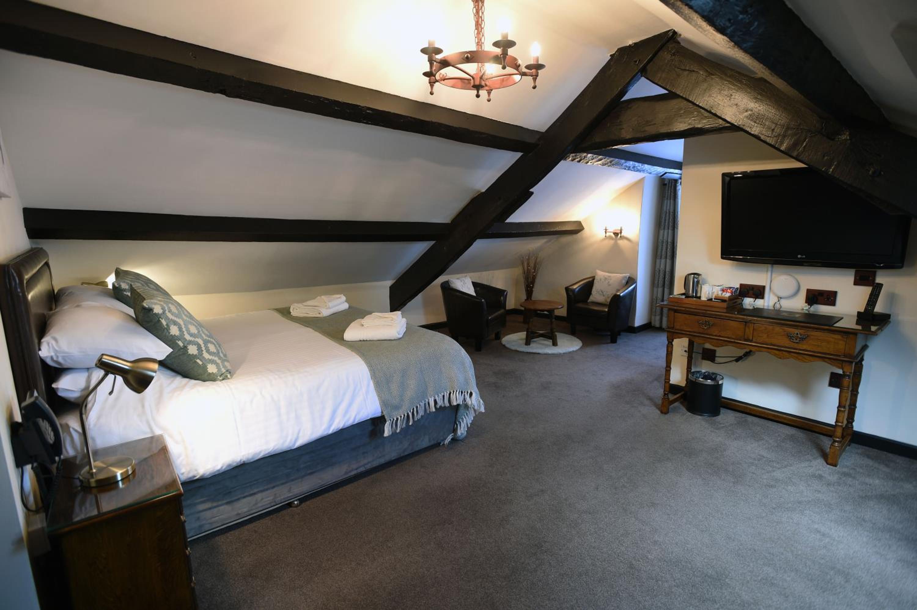 Black Boy Executive Room Queen - Photo 5