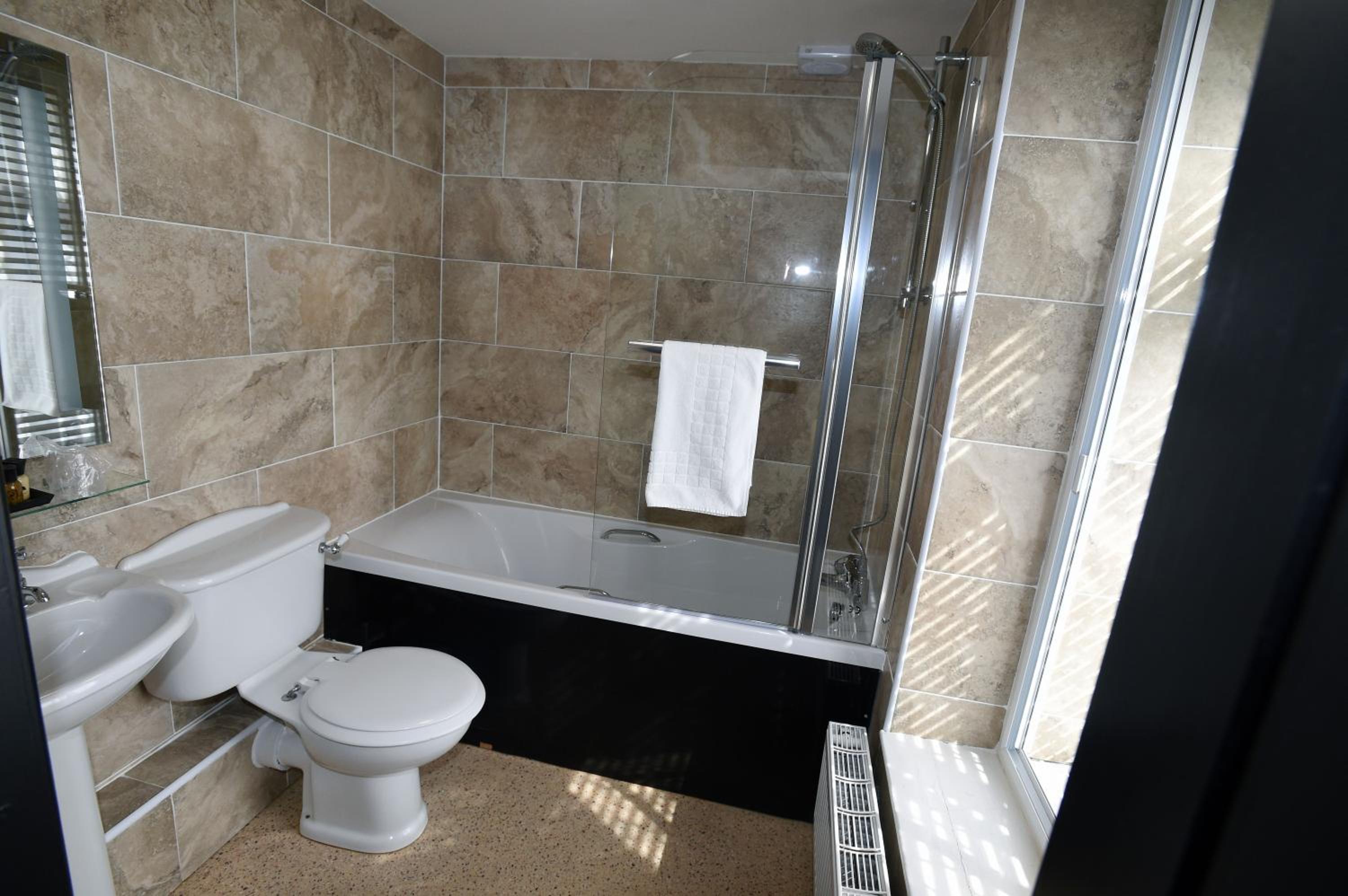 Black Boy Inn Four Poster - Photo 10