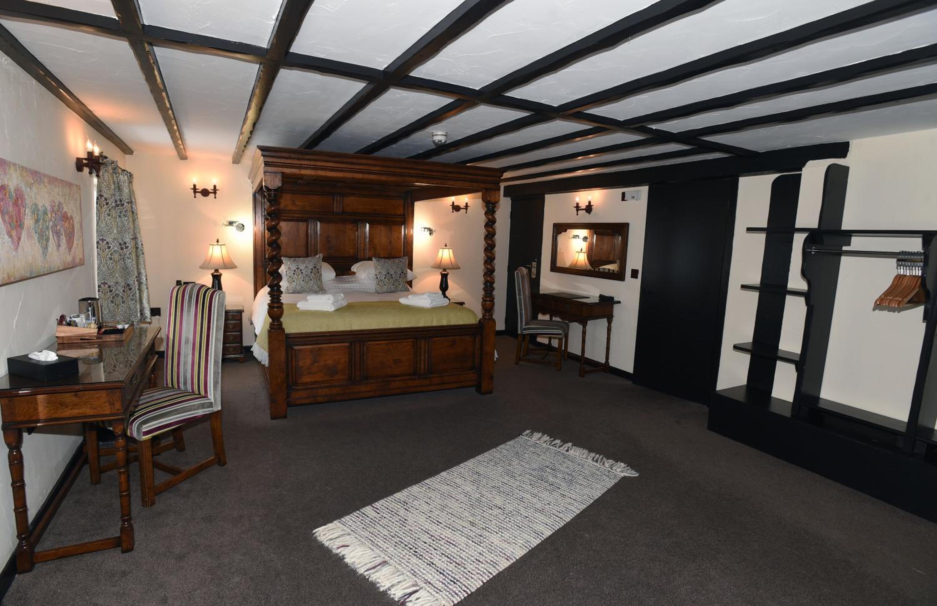 Black Boy Inn Four Poster - Photo 11