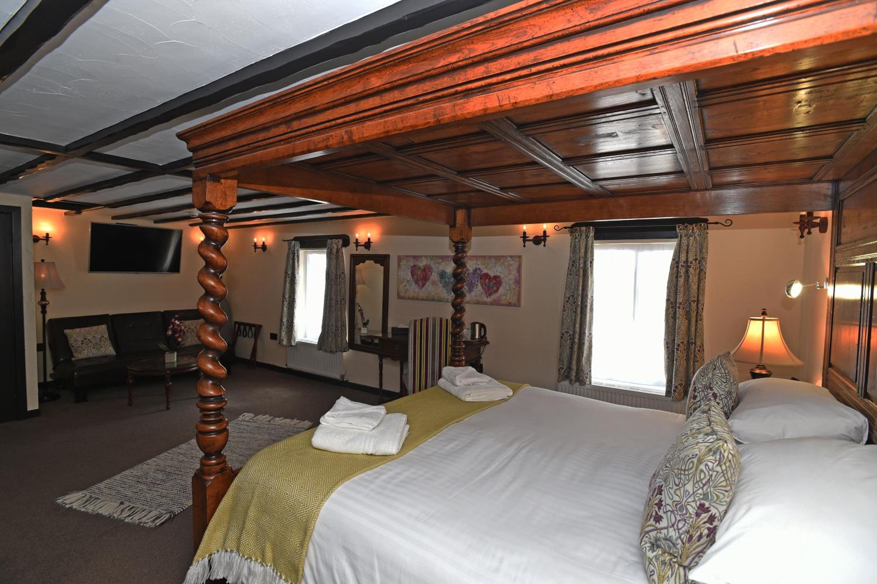 Black Boy Inn Four Poster - Photo 12