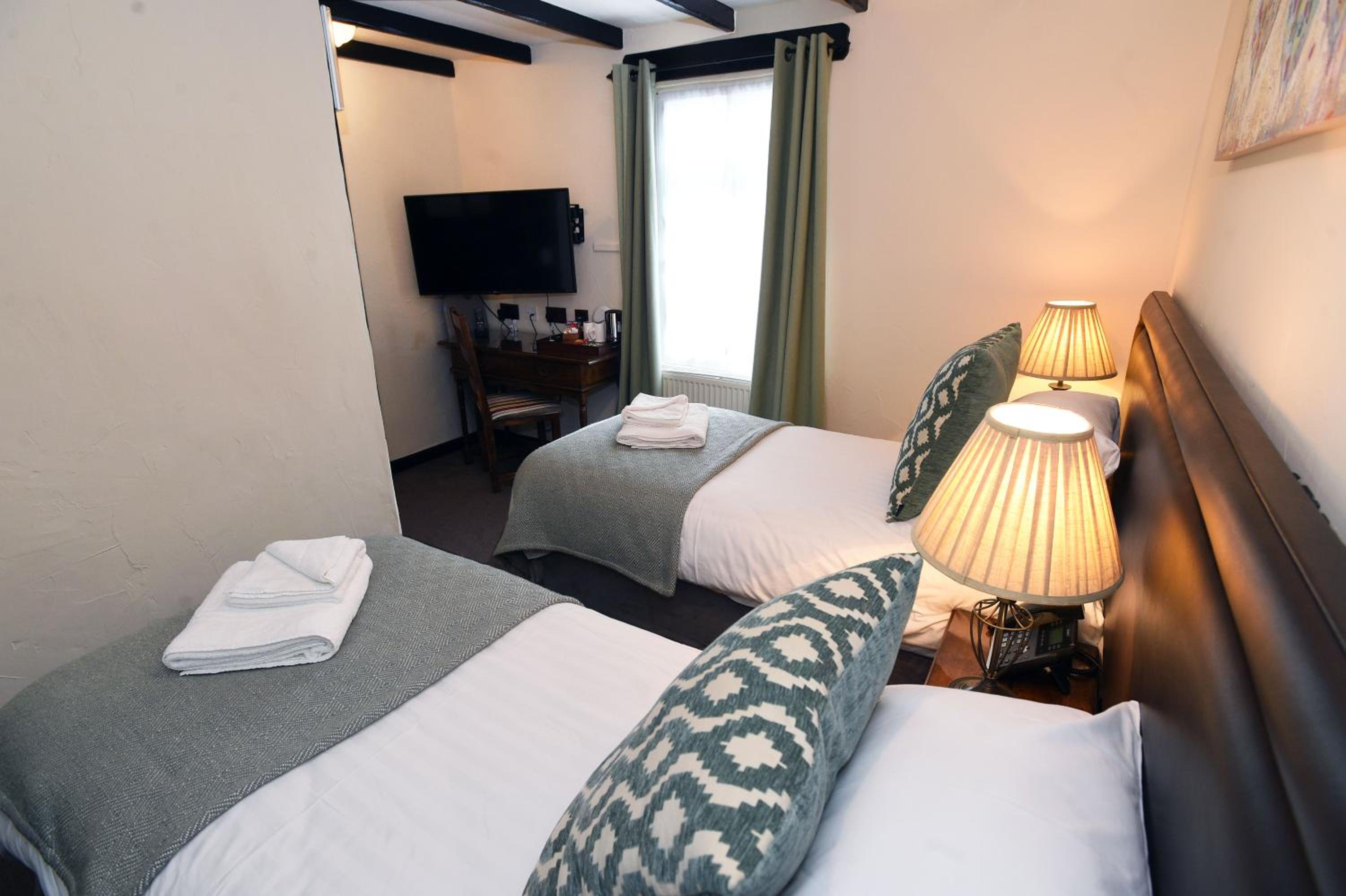 Black Boy Inn Twin - Photo 1