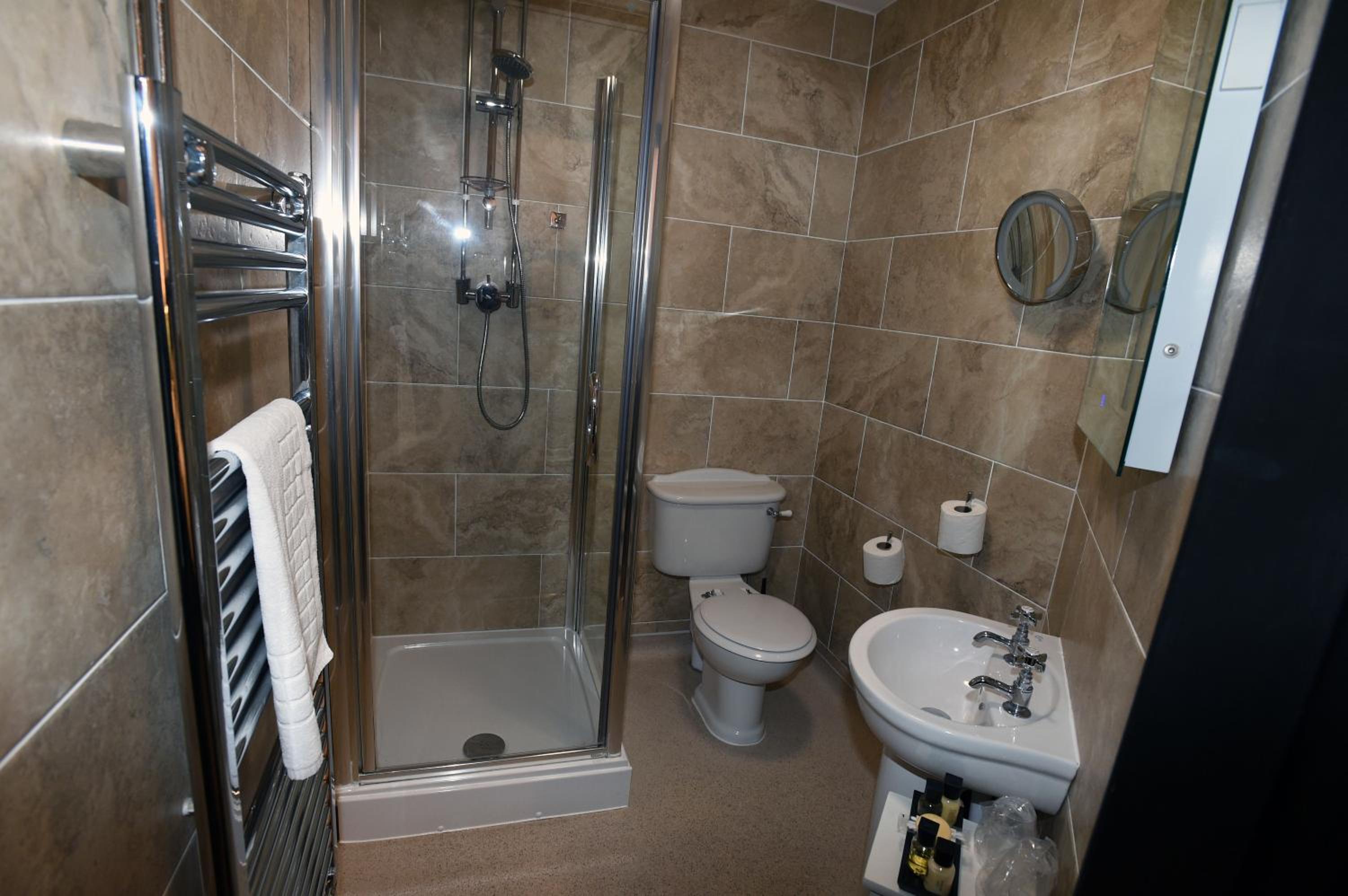 Black Boy Inn Twin - Photo 9