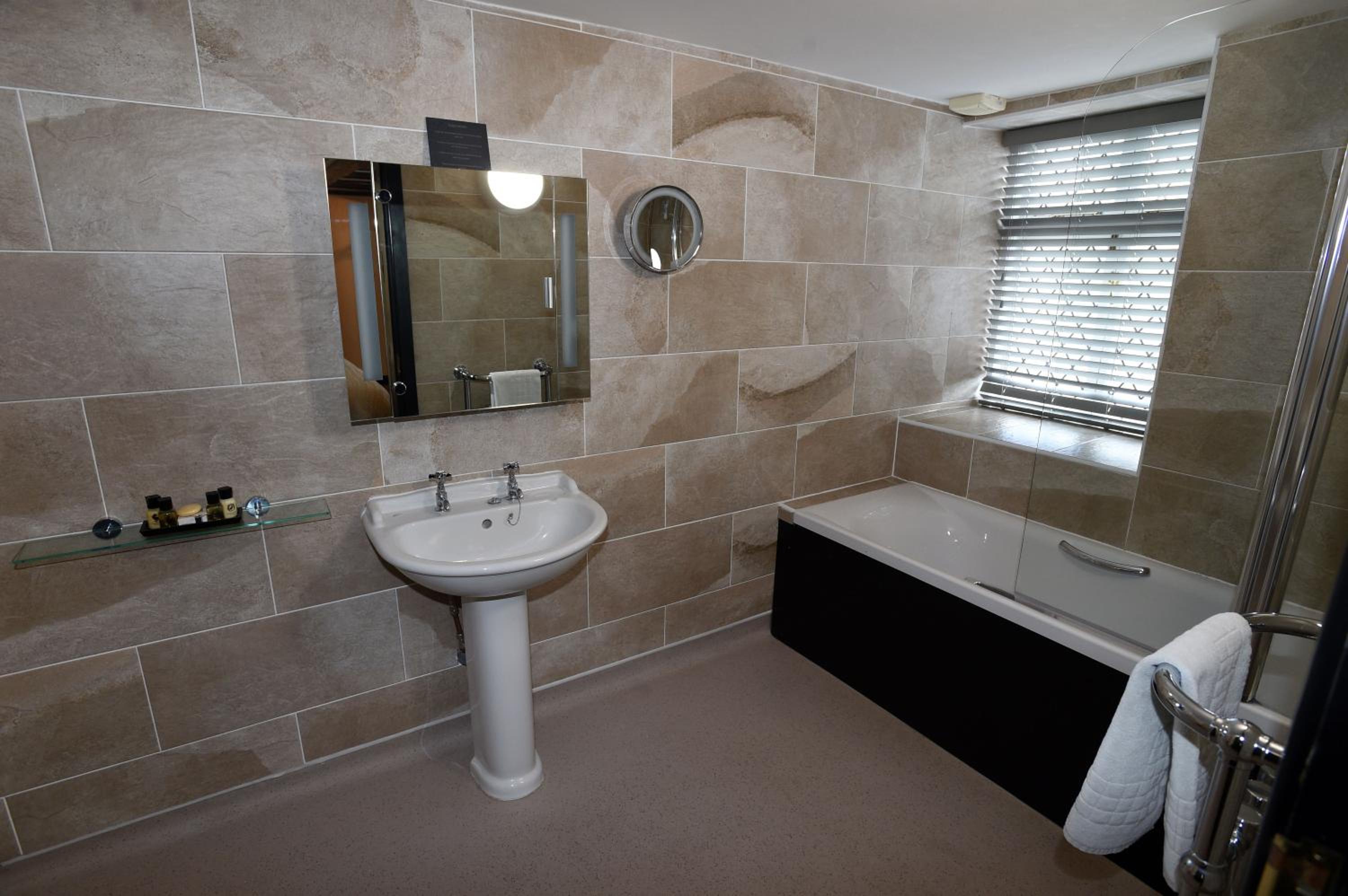 Black Boy Inn Twin - Photo 10