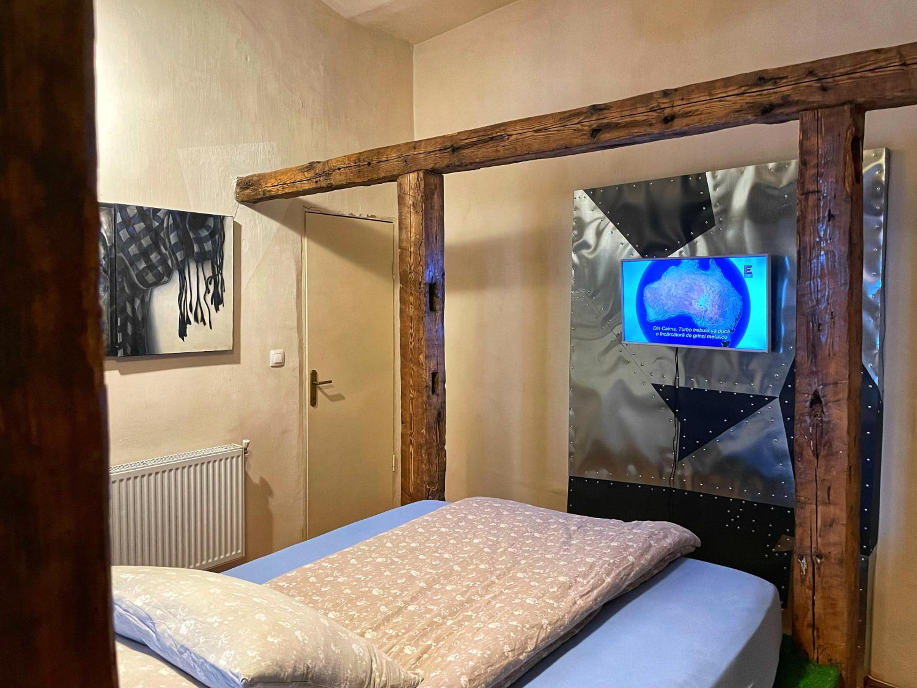 One-Bedroom Apartment - Photo 1