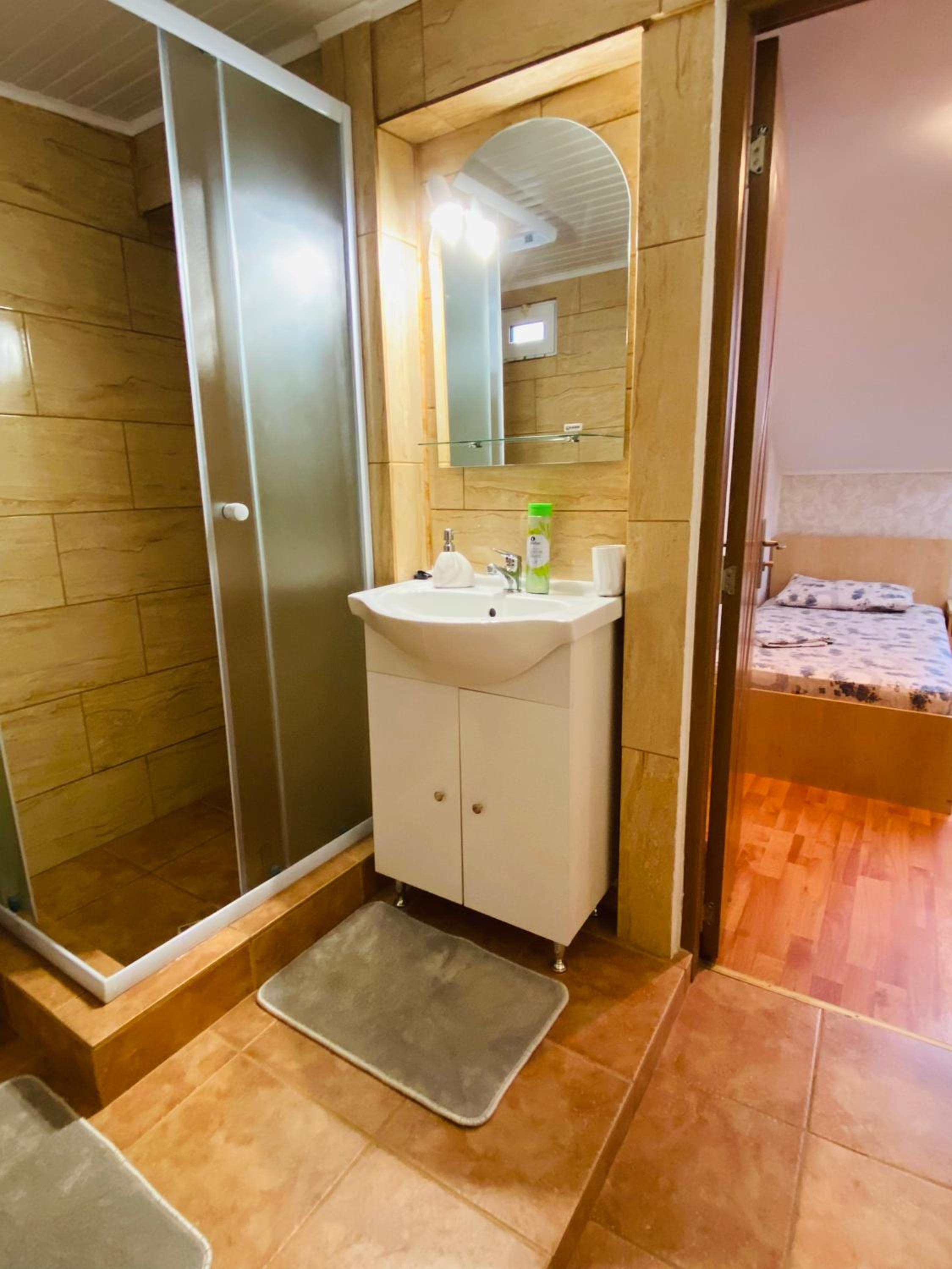 Standard Double Room with Mountain View - Photo 4