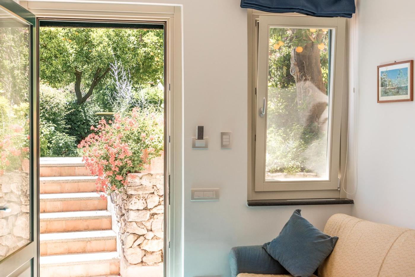 Two-Bedroom Apartment with Balcony and Sea View photo 2