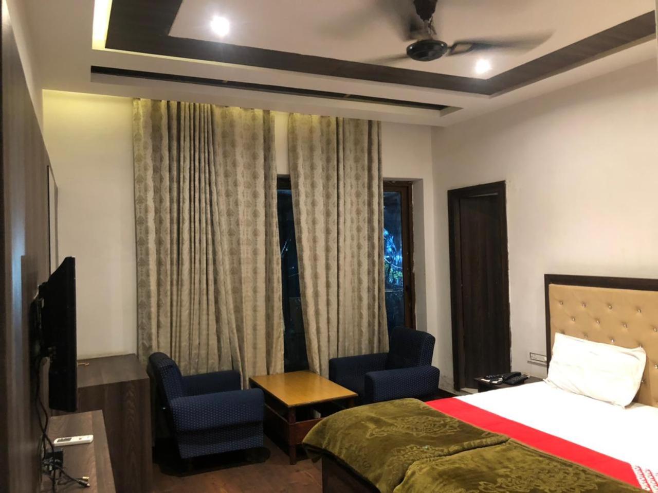 Deluxe Room (2 Adults + 1 Child) - Photo 8