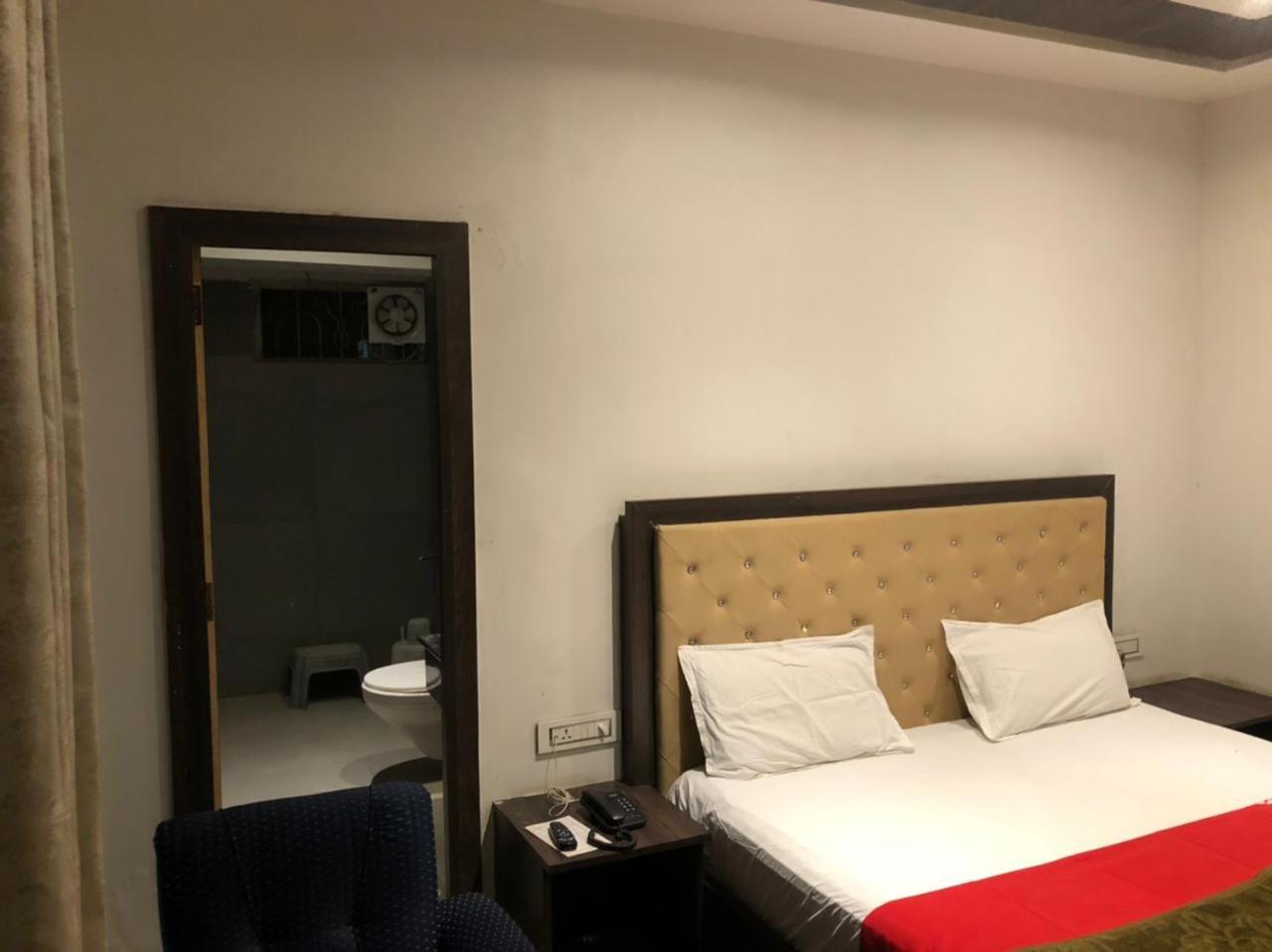 Deluxe Room (2 Adults + 1 Child) - Photo 10