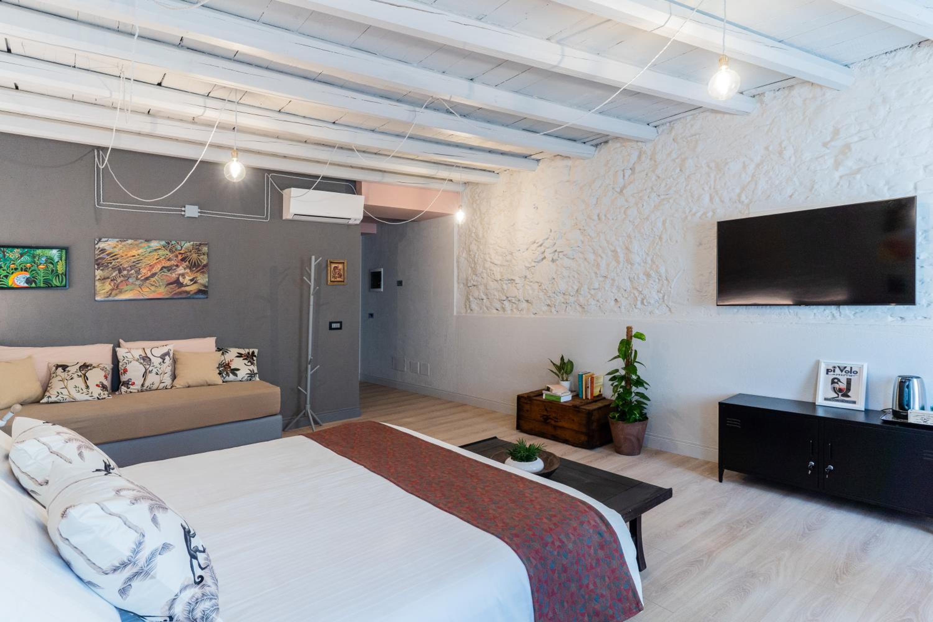 Deluxe Suite - Photo 5