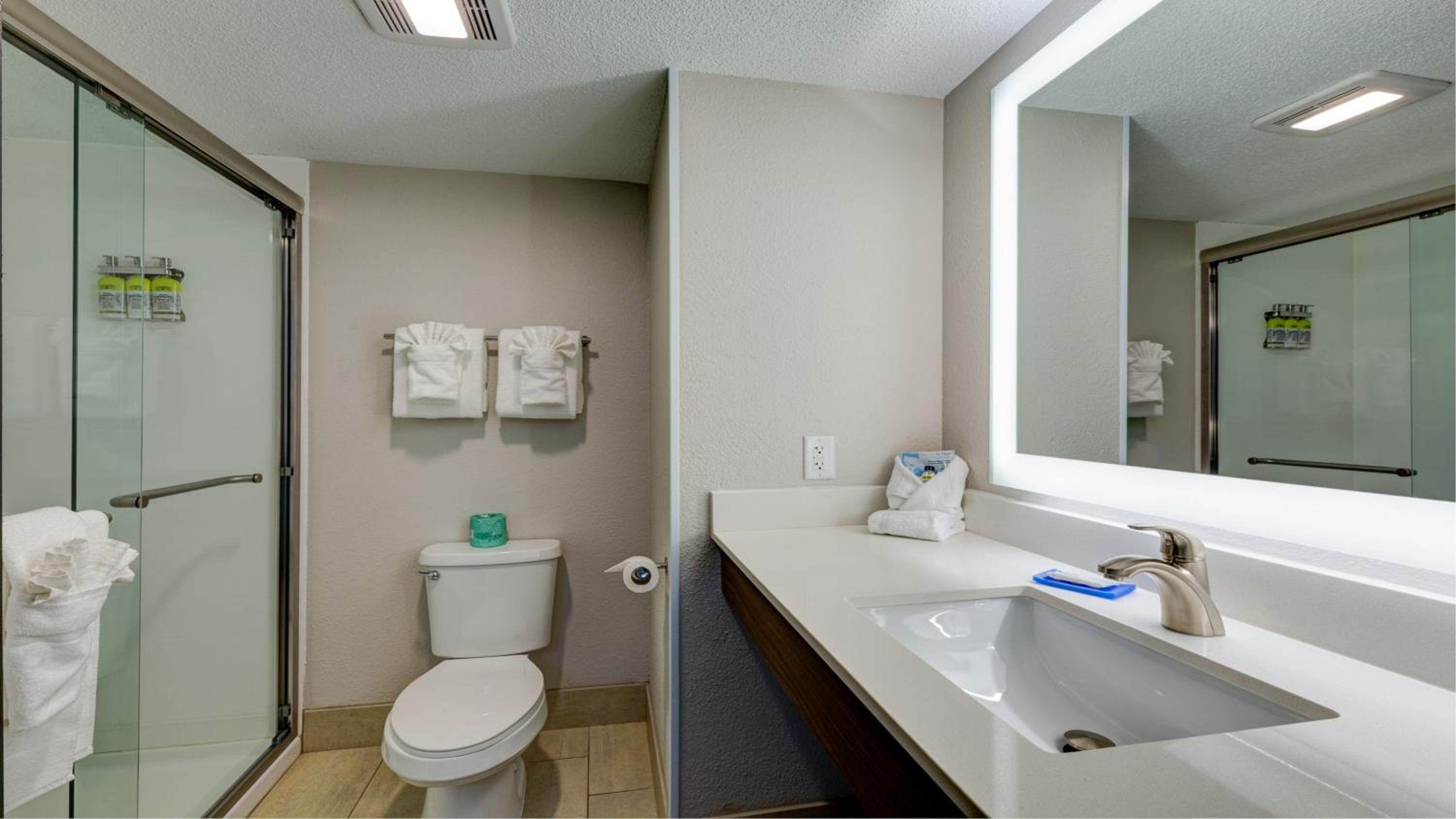 Standard King Room - Photo 3