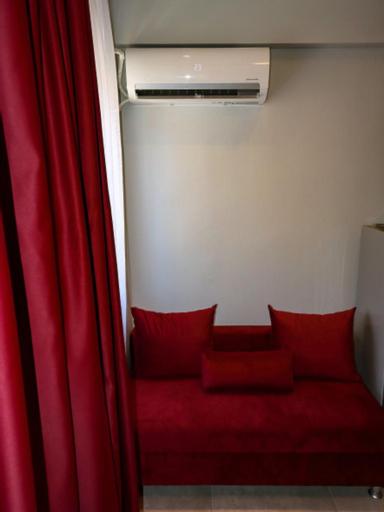 One-Bedroom Apartment - Photo 1