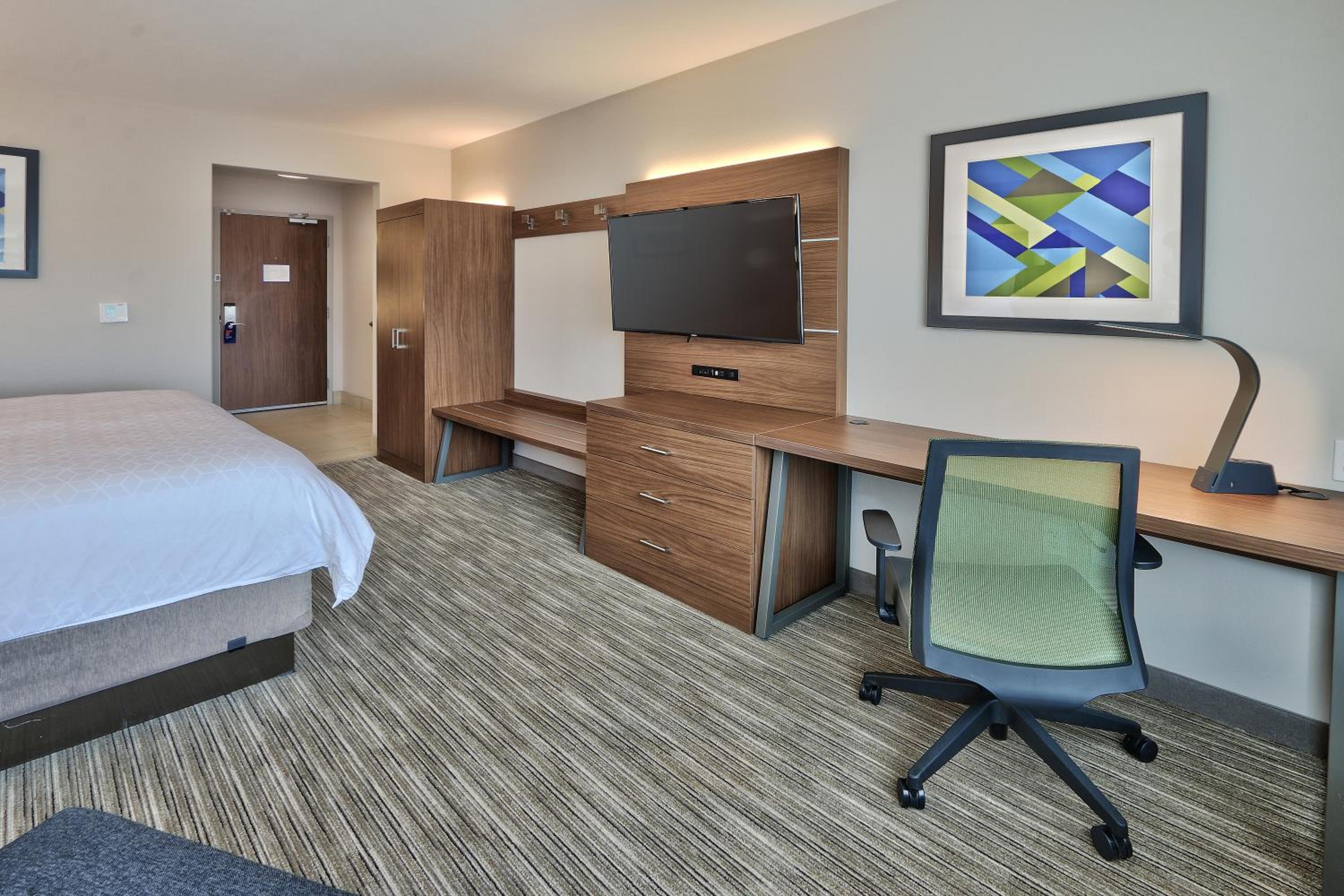 Standard King Room - Photo 3