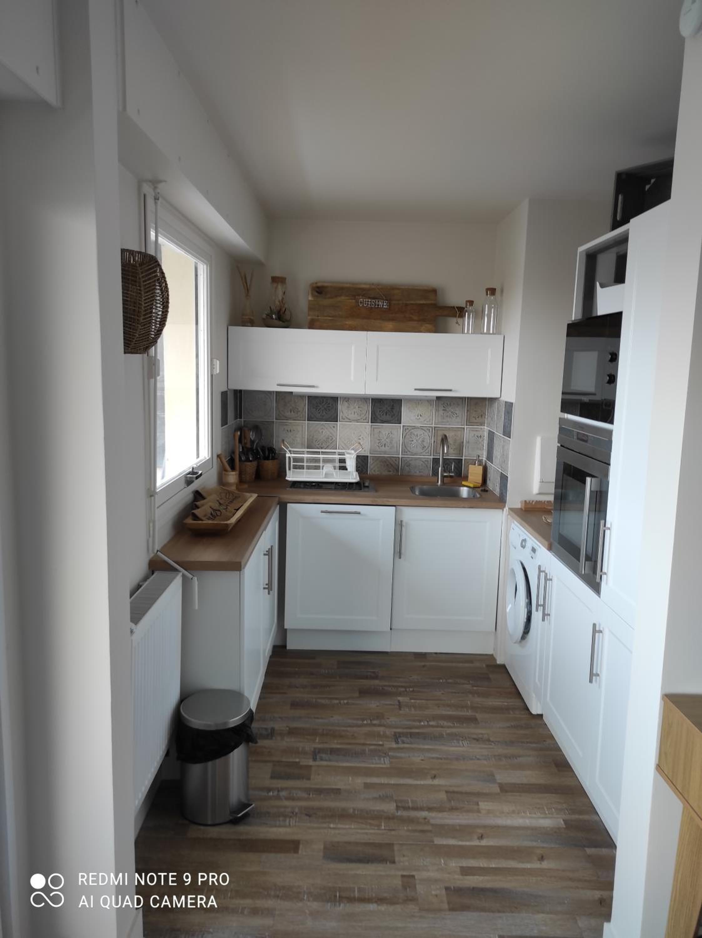 One-Bedroom Apartment - Photo 2