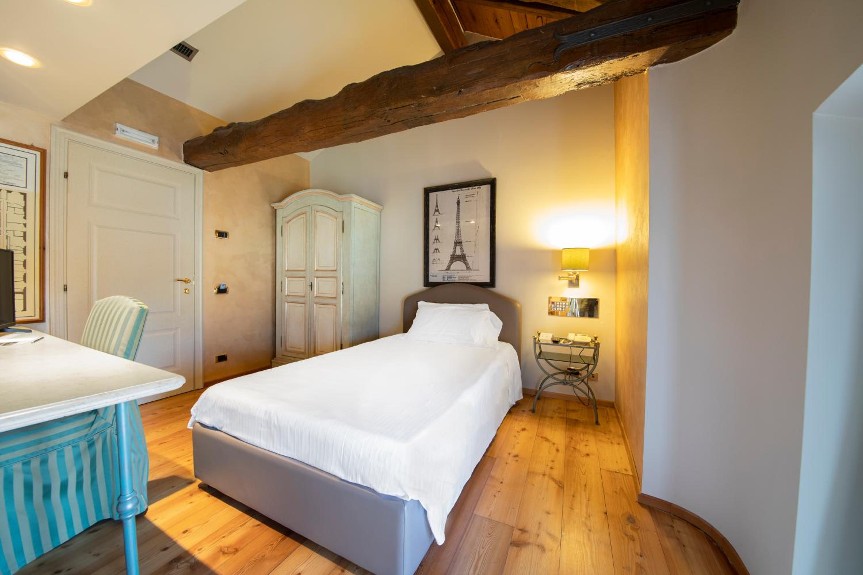 Single Room - Photo 2