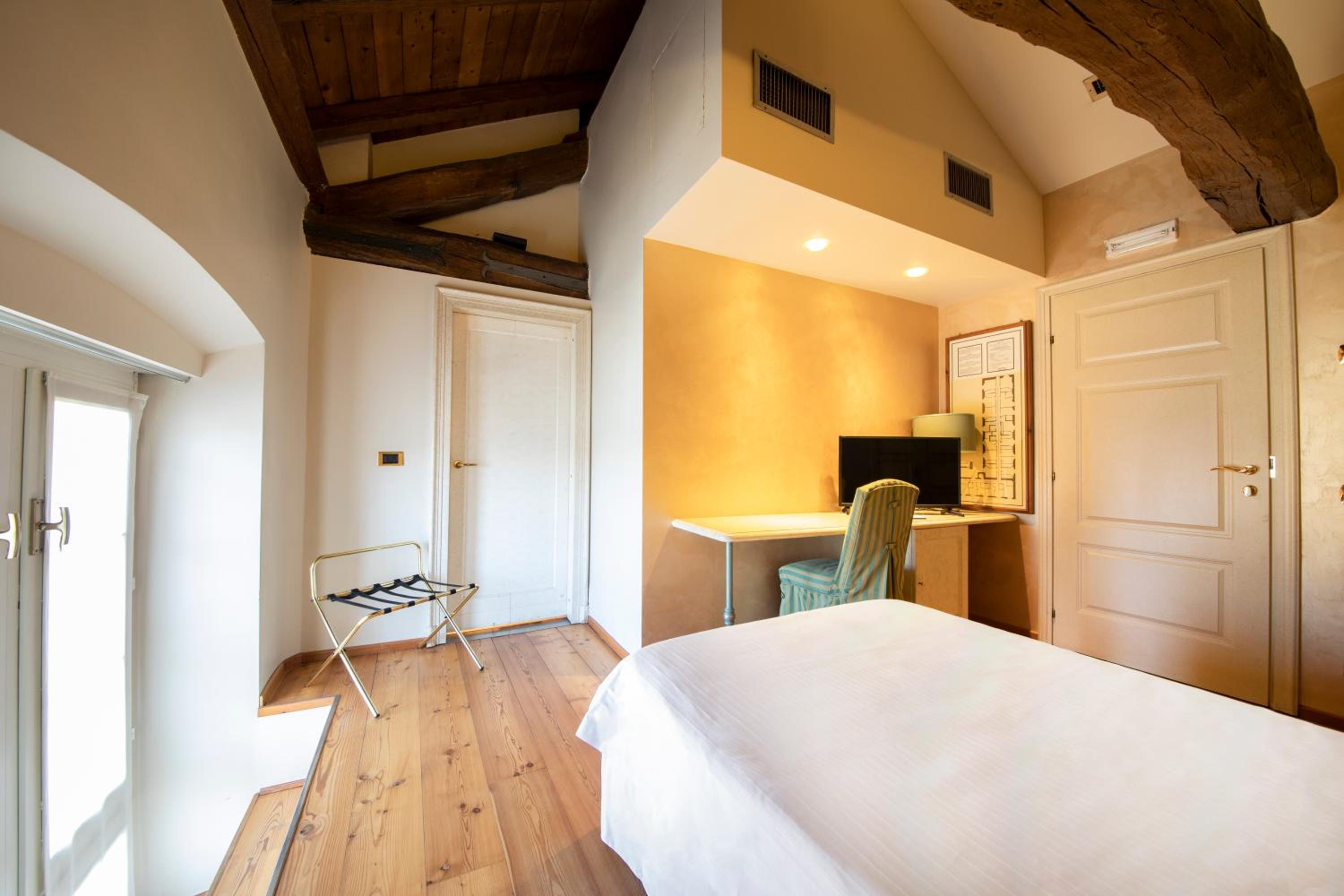 Single Room - Photo 1