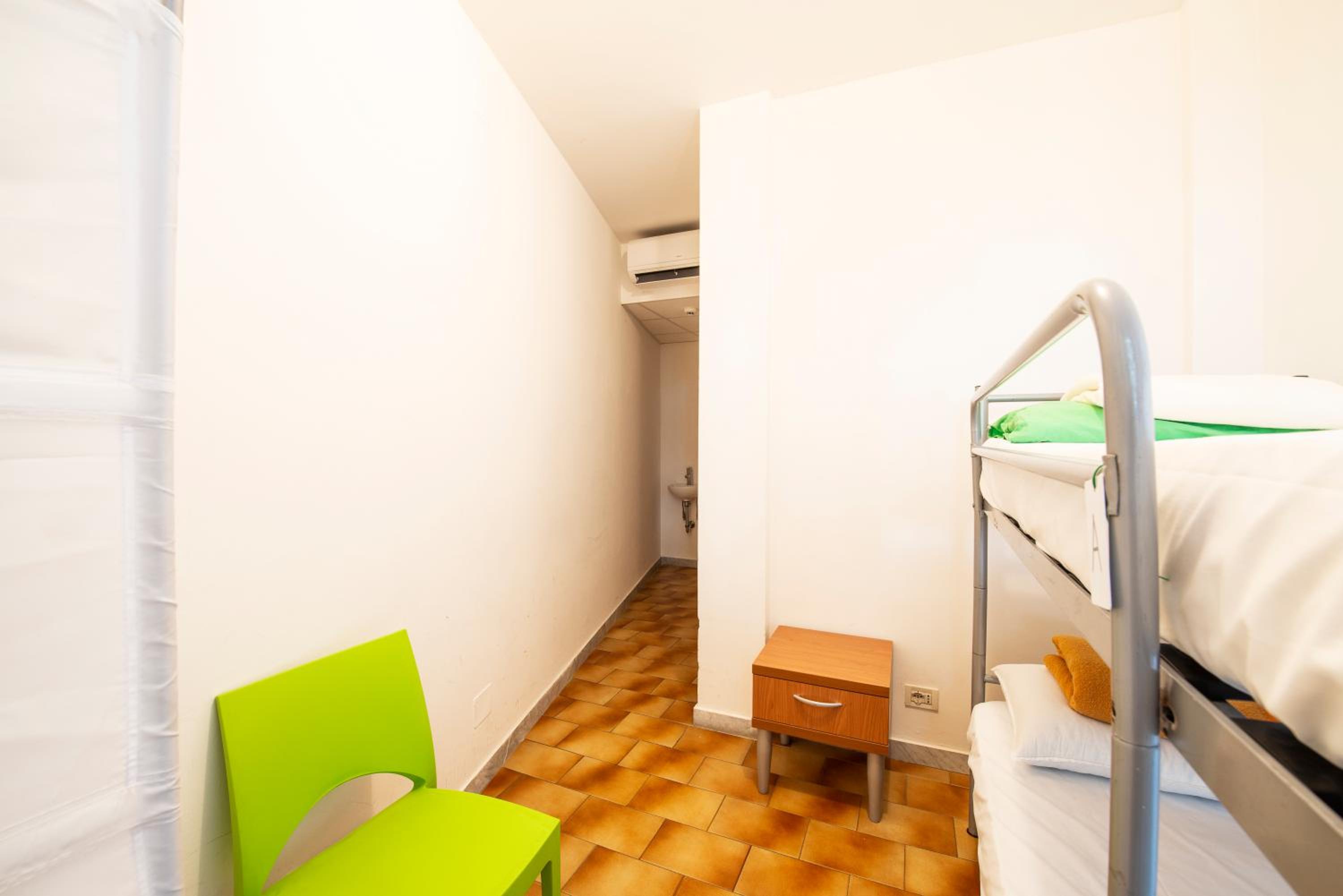 Twin Room with Private External Bathroom photo 3