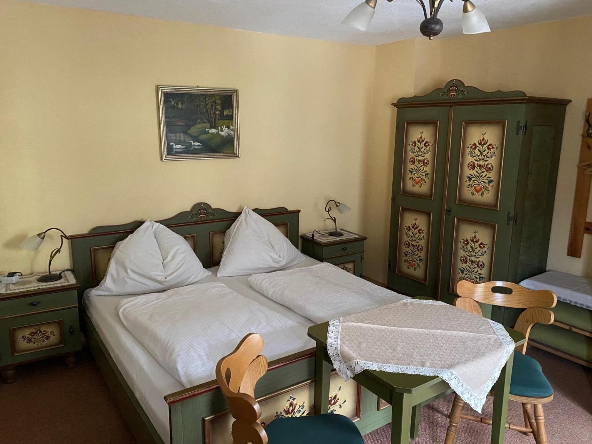 Double or Twin Room with Shower